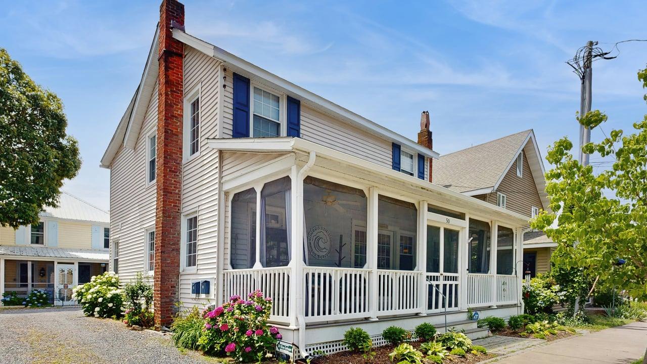 Rehoboth Beach Gem - Porch and walk to beach