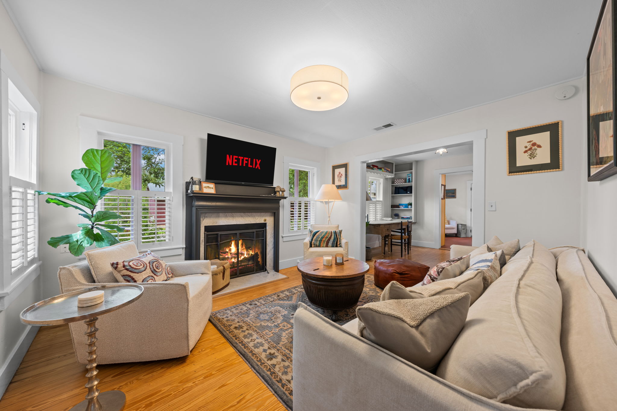 Perla's Place - Fire Place & 3 Blocks from Main