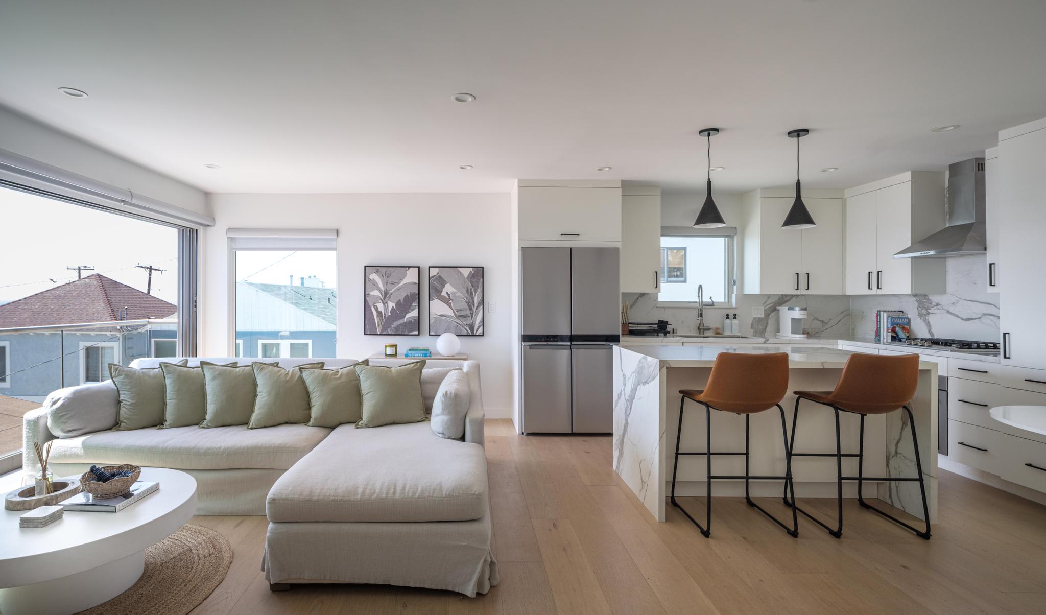 Renovated 2BR Steps from the Pacific with AC, Parking