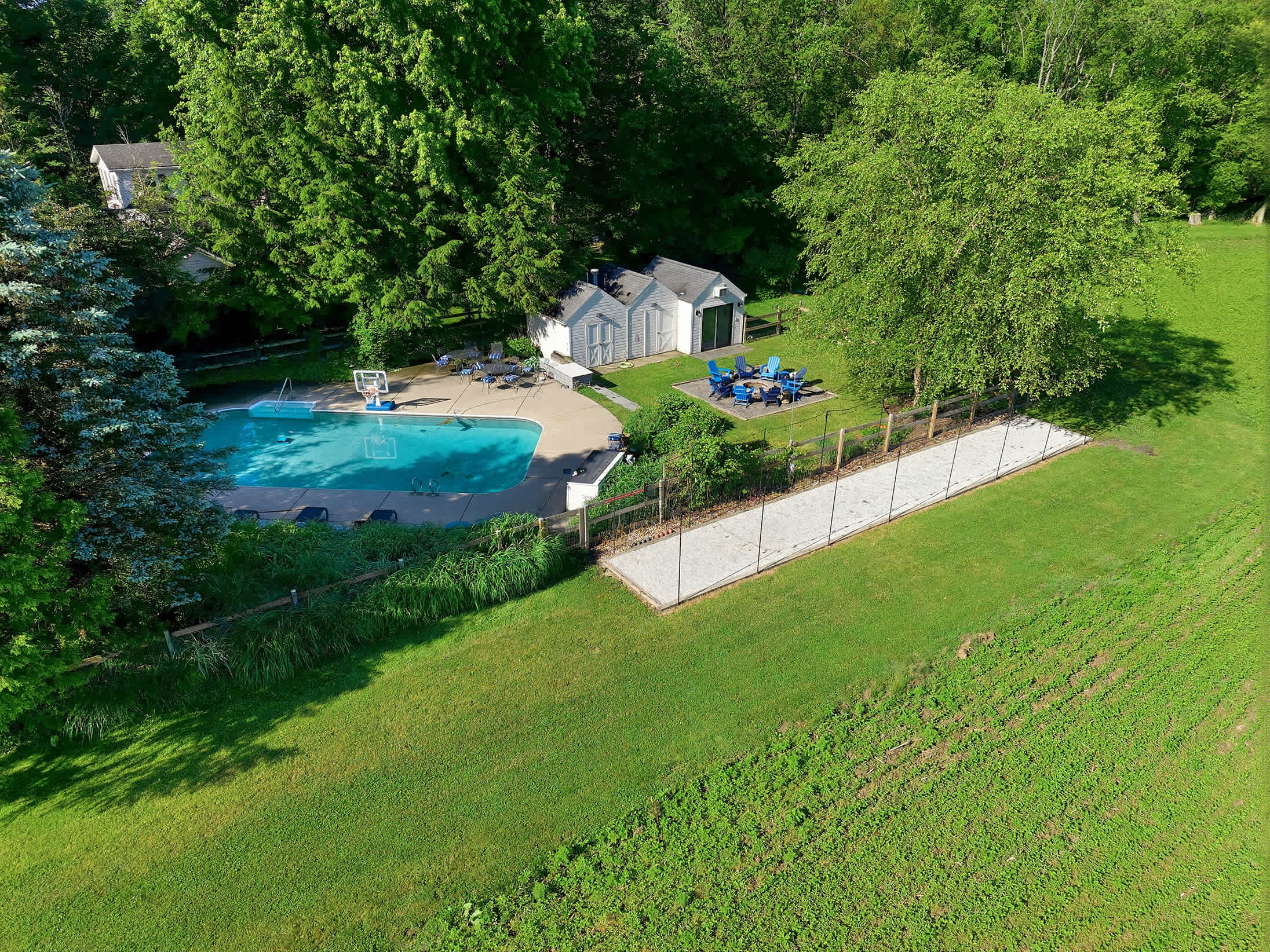 Sunny days by the pool, easy evenings by the fire.