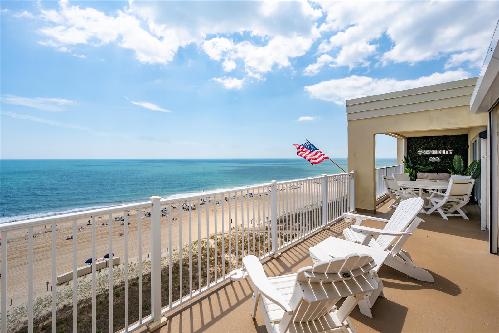 Oceanfront Penthouse w Tons of Space and a Pool | Photo 3