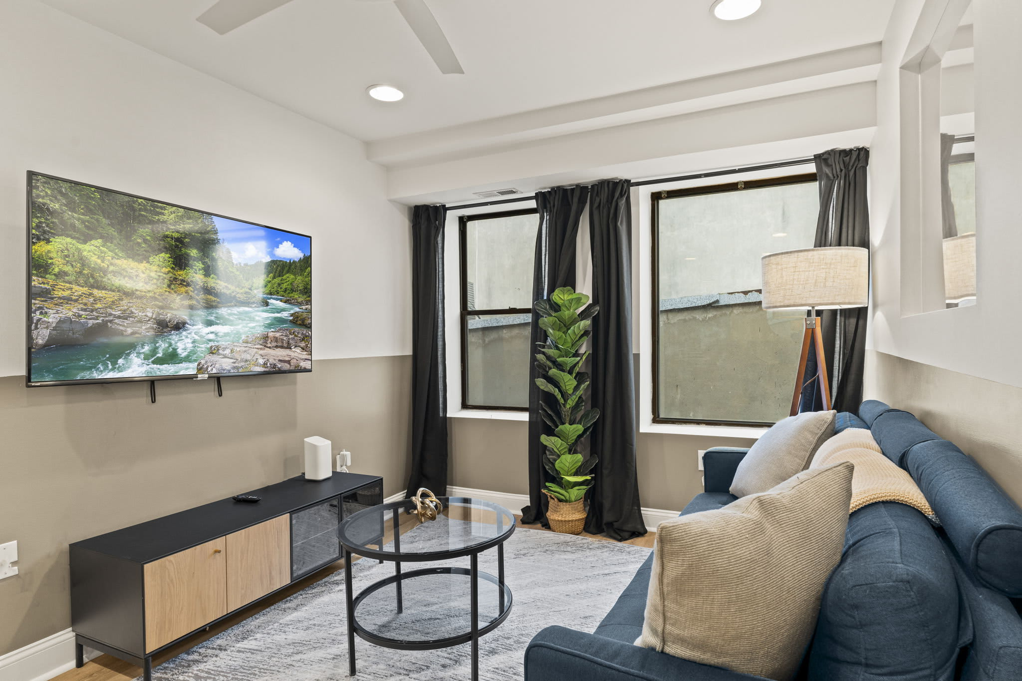Stylish Living Area And Modern Kitchen - Inviting Urban Retreat - Philadelphie, PA