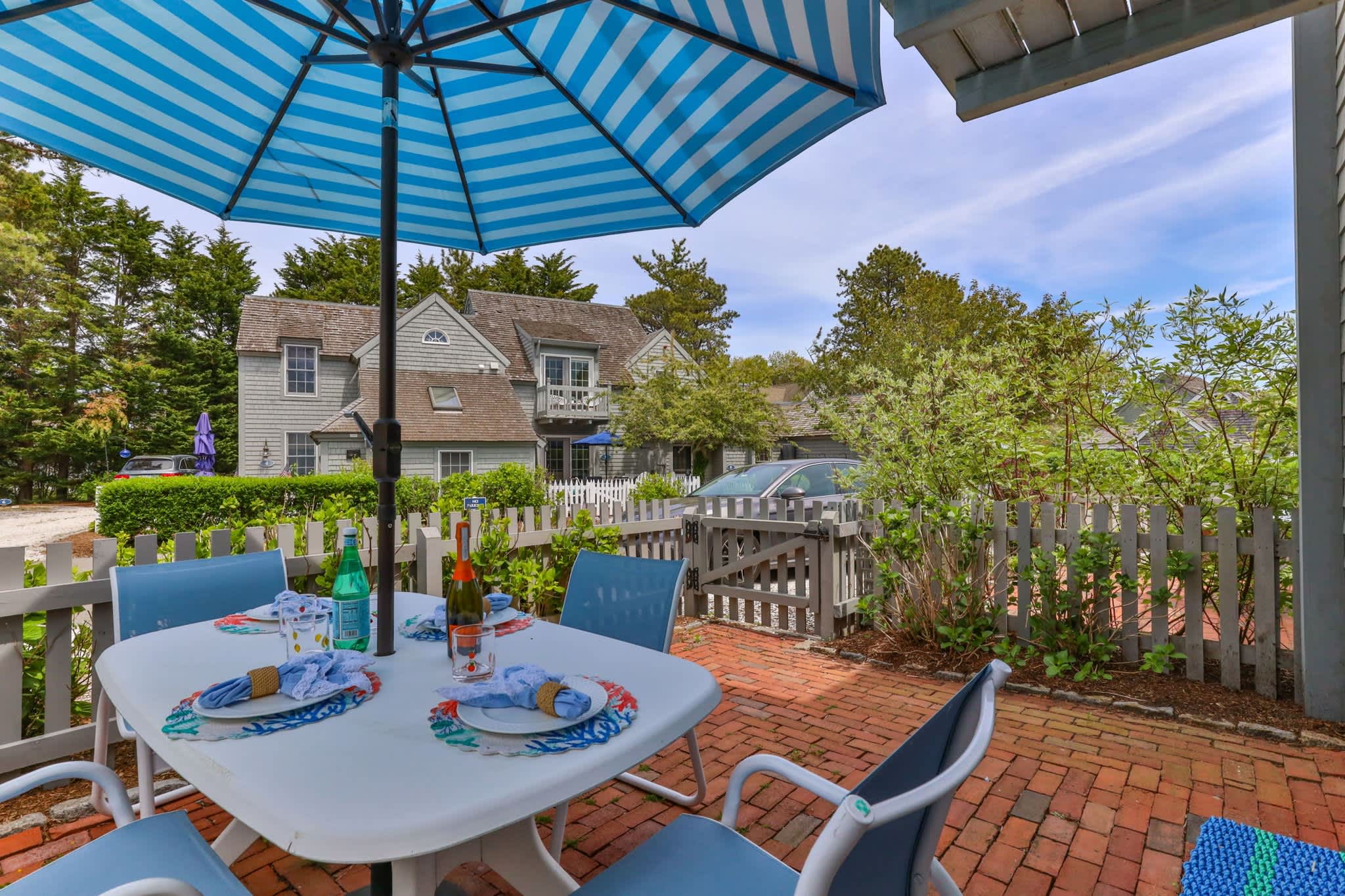 Enjoy alfresco dining on the fenced front patio​