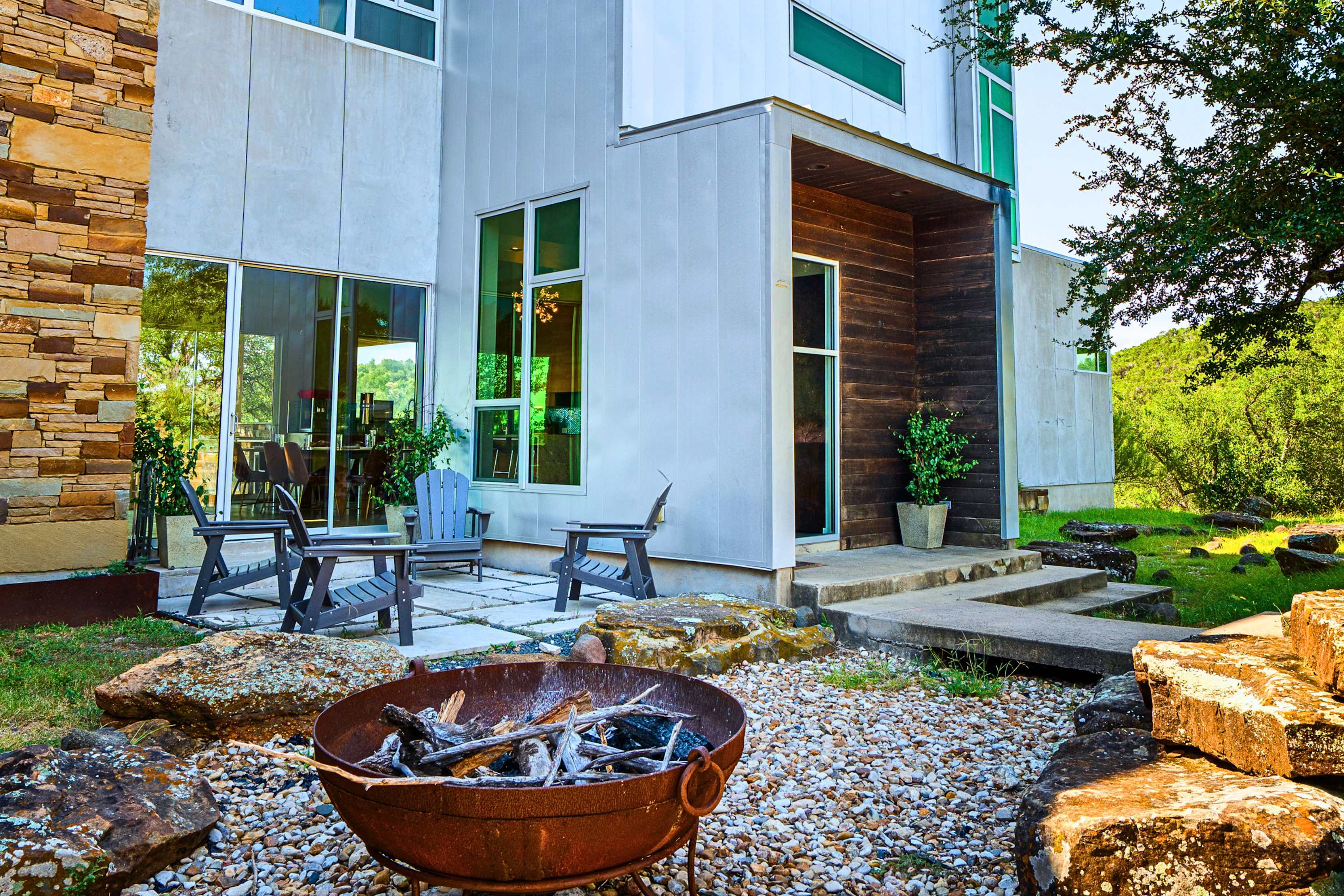 Luxury 7BR Hill Country Gem with Barndominium 7
