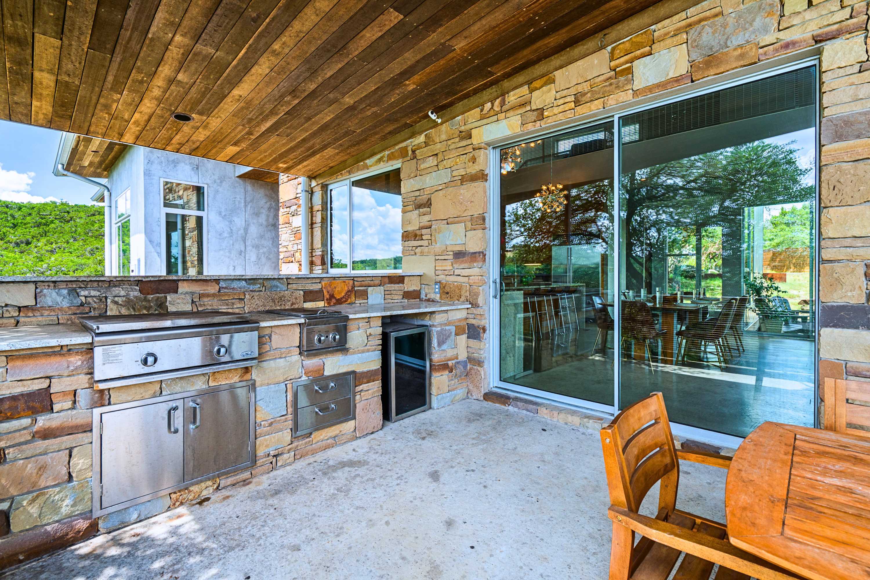 Main: Whip up local BBQ favorites at your sleek, fully equipped outdoor grilling station.