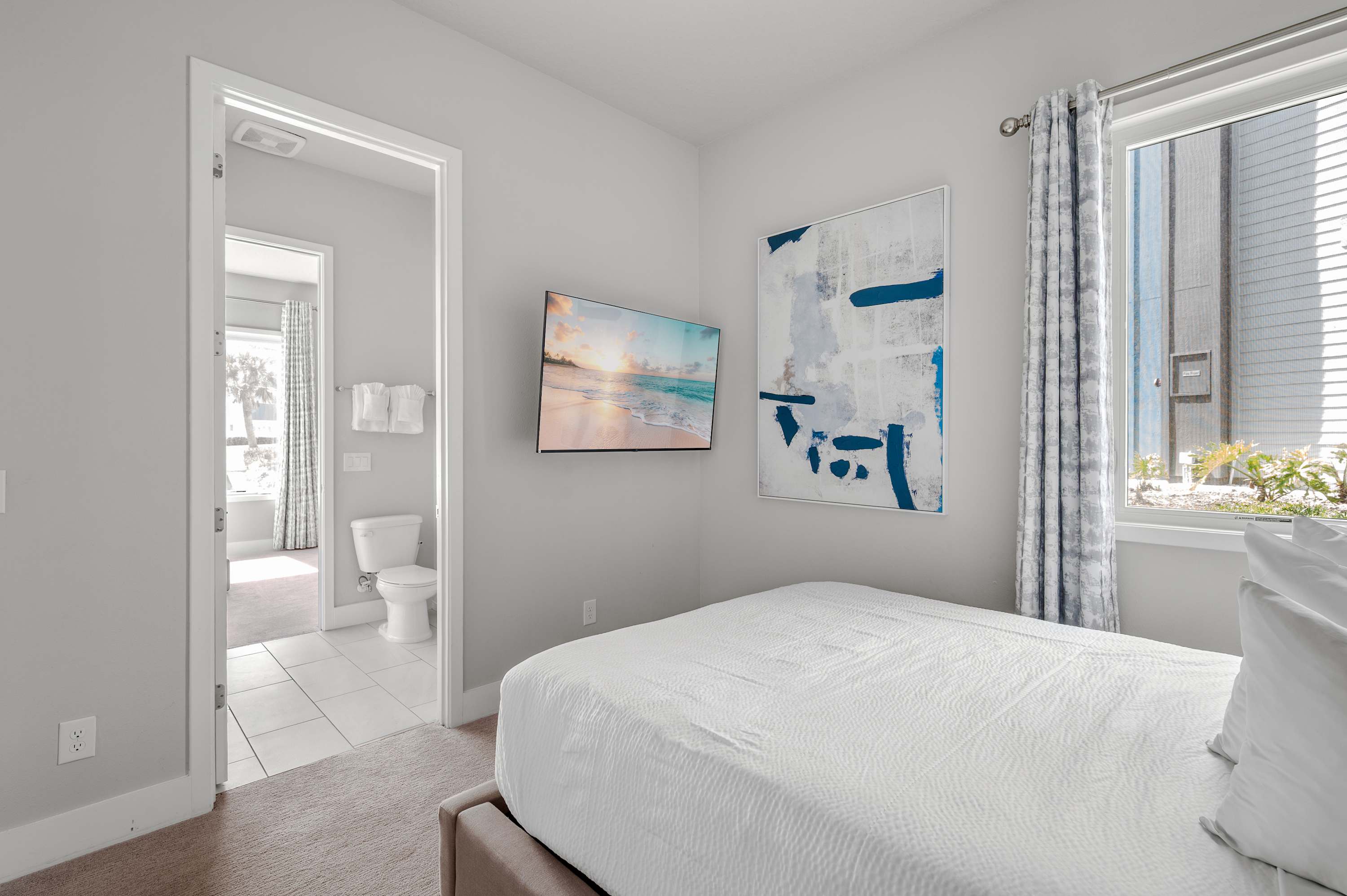 Condo w/pool & golf view balcony