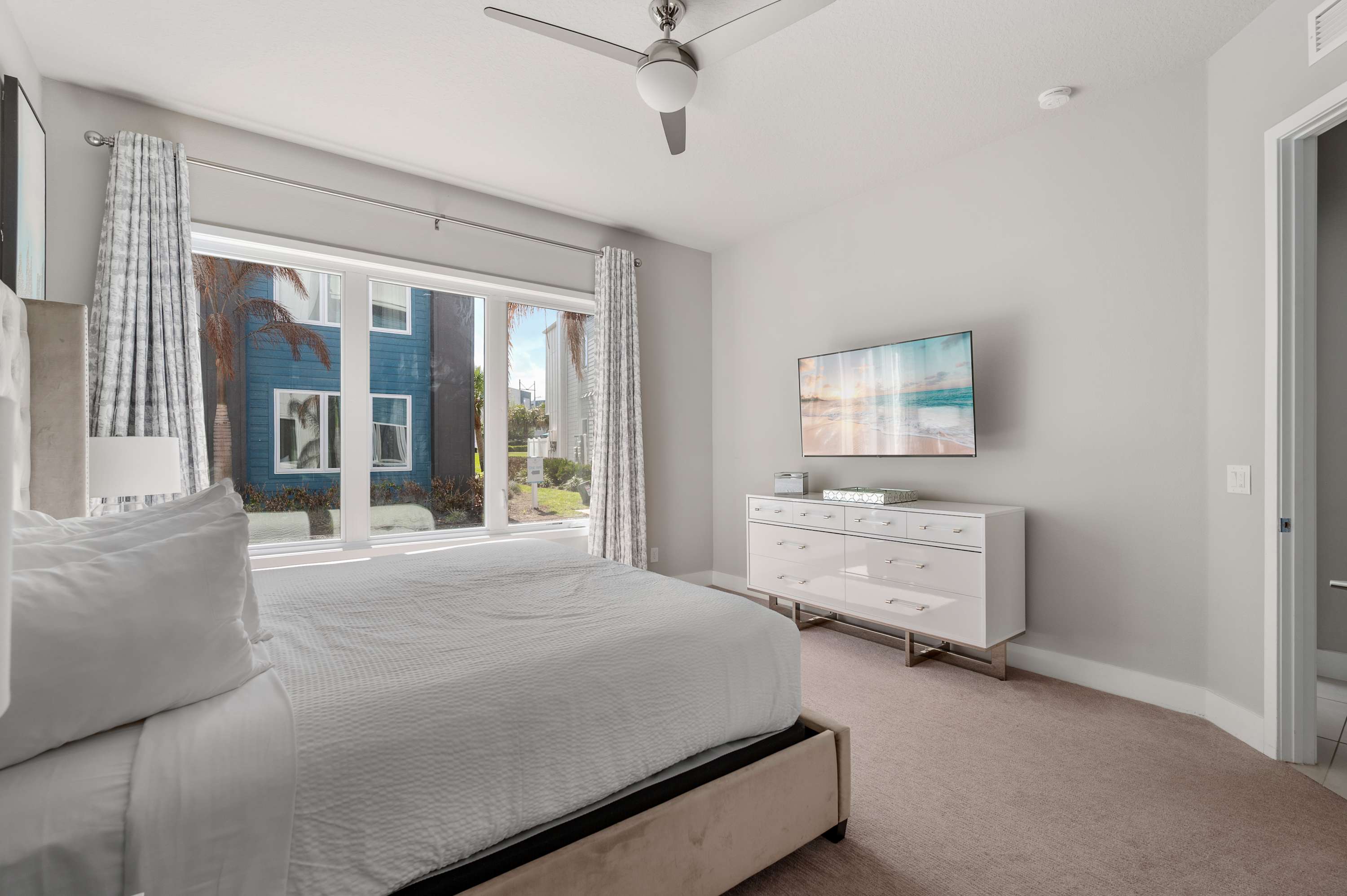 Condo w/pool & golf view balcony