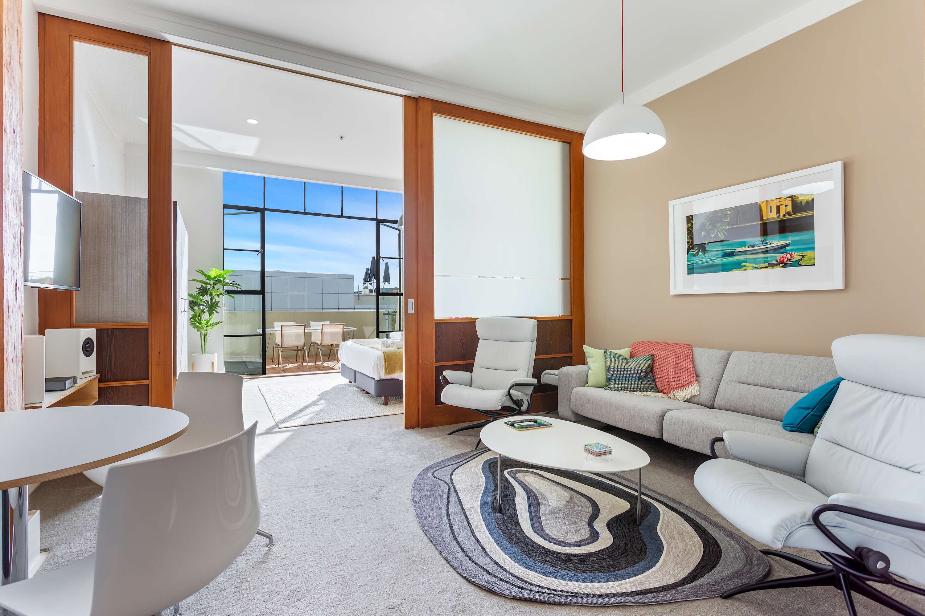 Lovely Bright Apt w Pool and Gym by Zodiak Stays