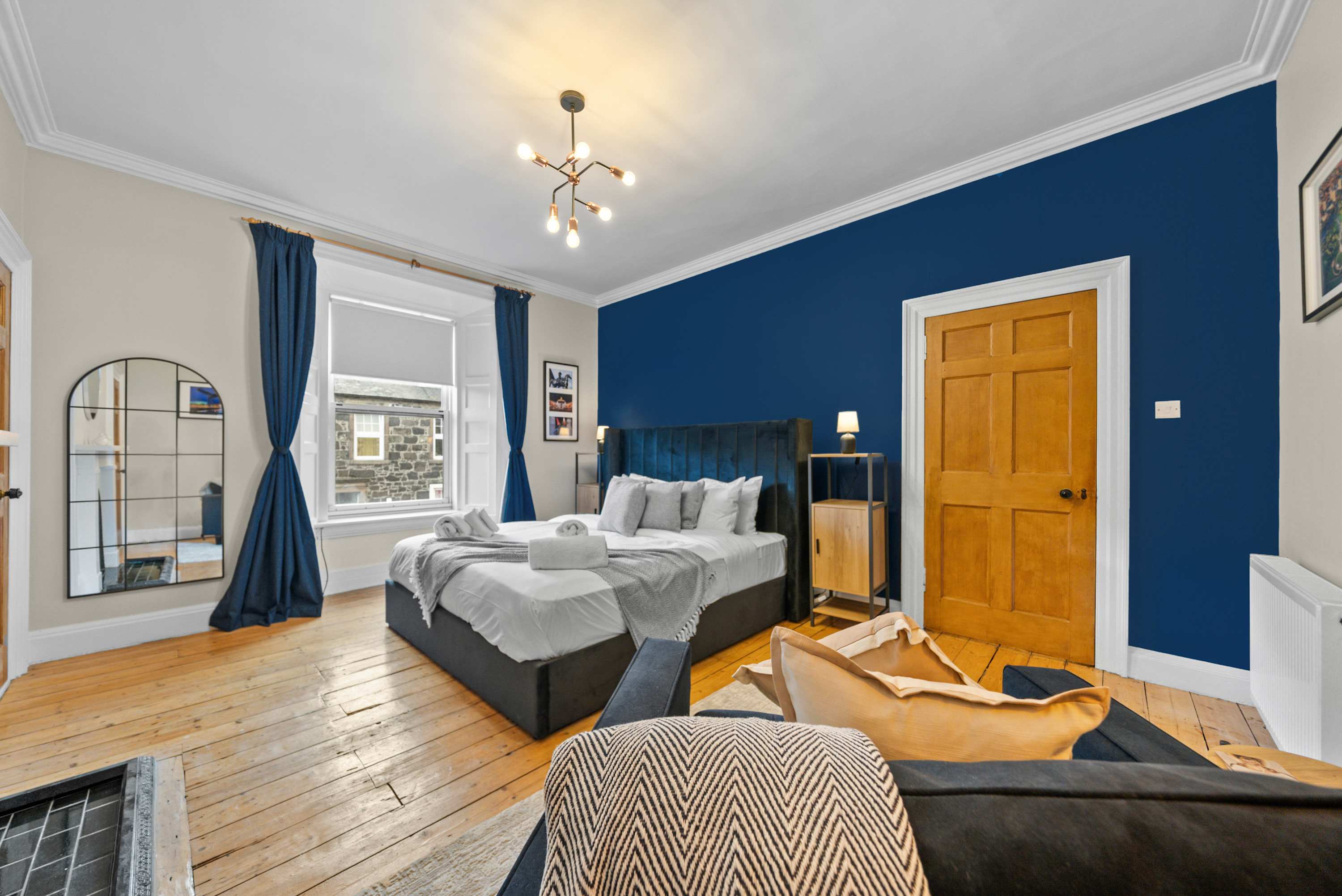 Castle Terrace : 4 Bed Edwardian Luxury Residence in Stirling City Centre in Queen Street 6 FK8 1HN - Property image 5 - VivreStays
