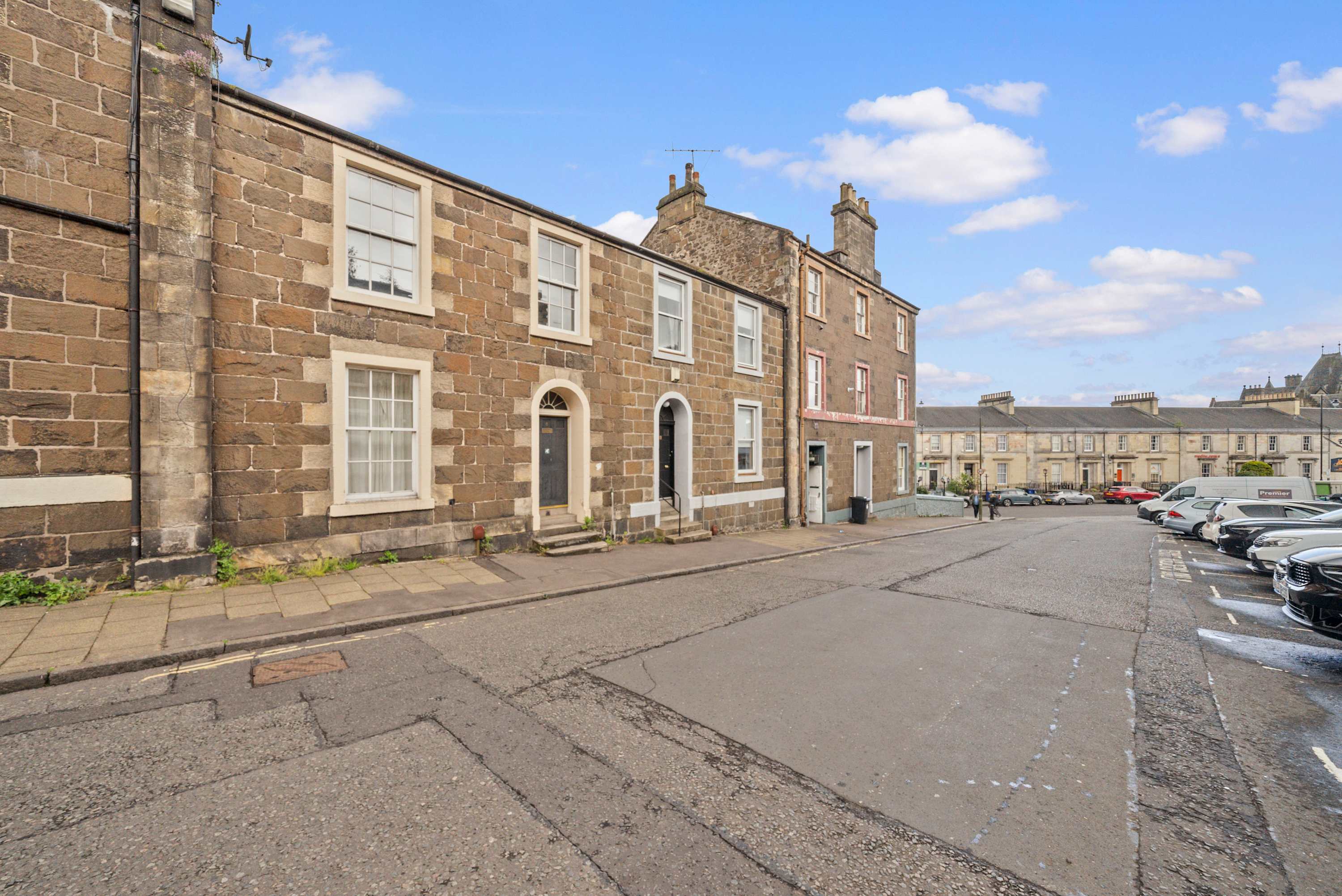 Castle Terrace : 4 Bed Edwardian Luxury Residence in Stirling City Centre in Queen Street 6 FK8 1HN - Property image 2 - VivreStays