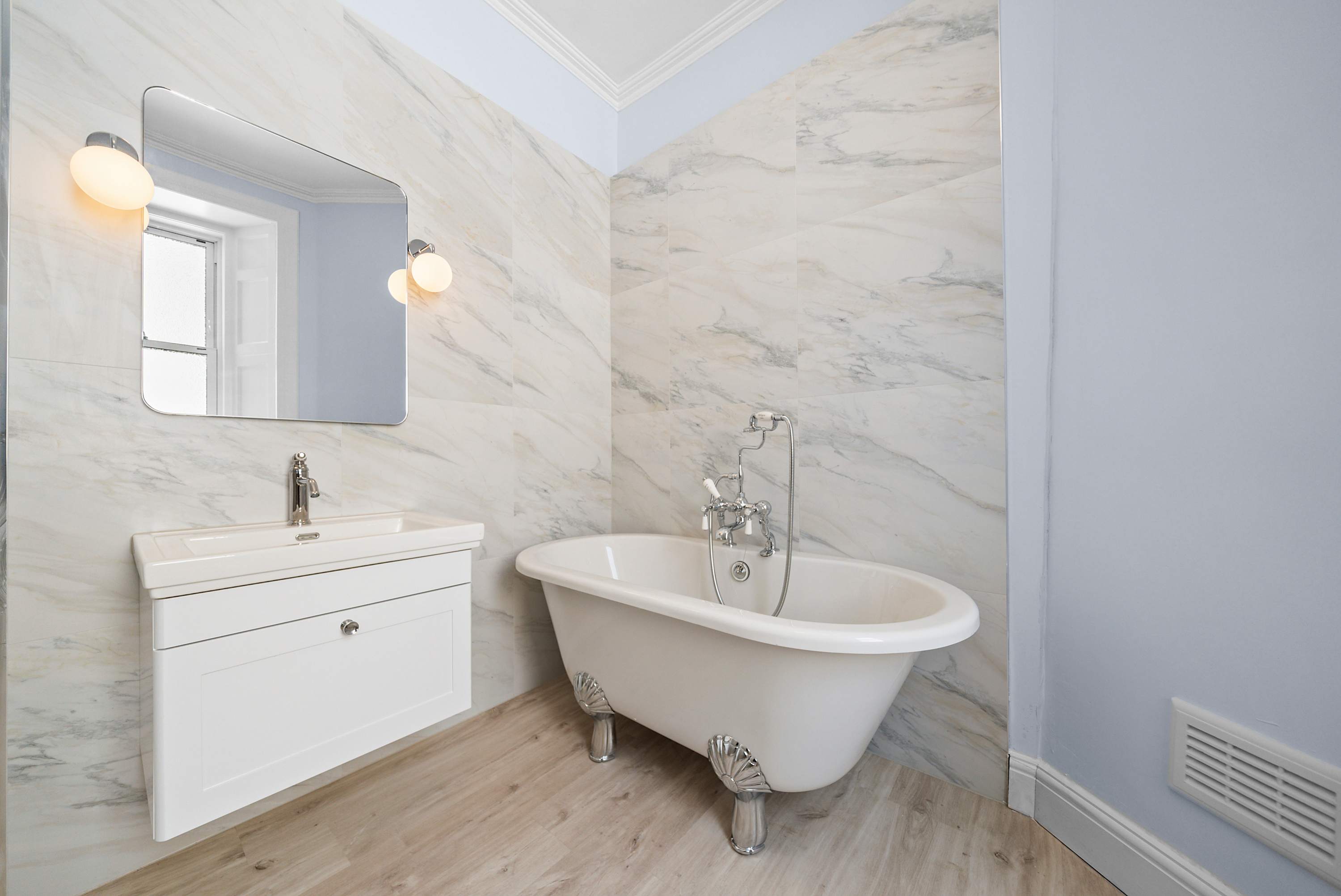 Castle Terrace : 4 Bed Edwardian Luxury Residence in Stirling City Centre in Queen Street 6 FK8 1HN - Property image 27 - VivreStays