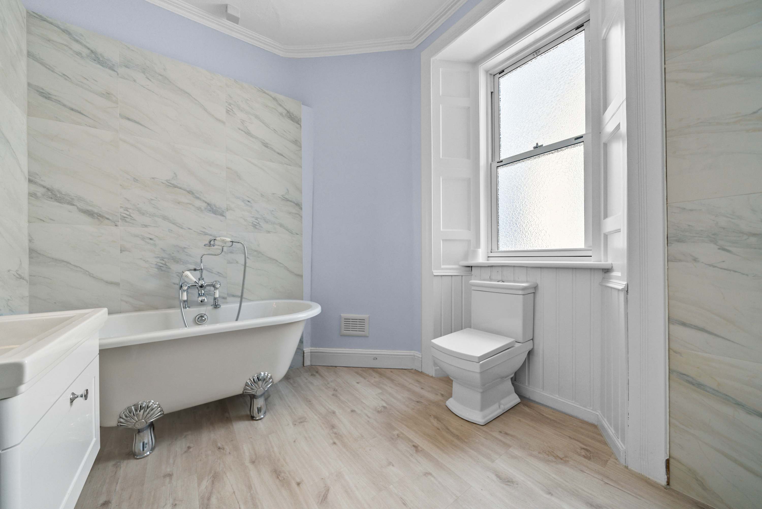 Castle Terrace : 4 Bed Edwardian Luxury Residence in Stirling City Centre in Queen Street 6 FK8 1HN - Property image 26 - VivreStays