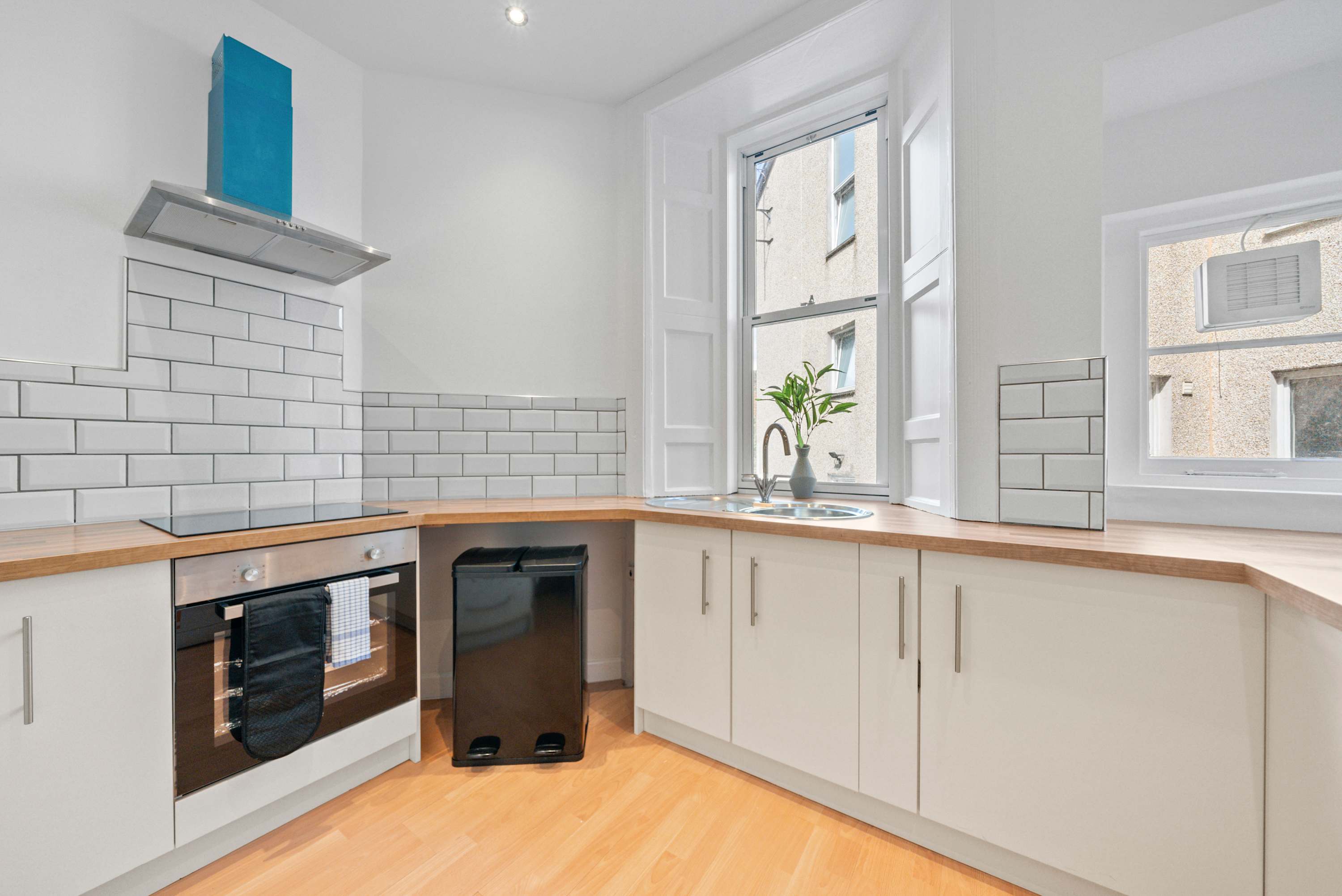 Castle Terrace : 4 Bed Edwardian Luxury Residence in Stirling City Centre in Queen Street 6 FK8 1HN - Property image 21 - VivreStays