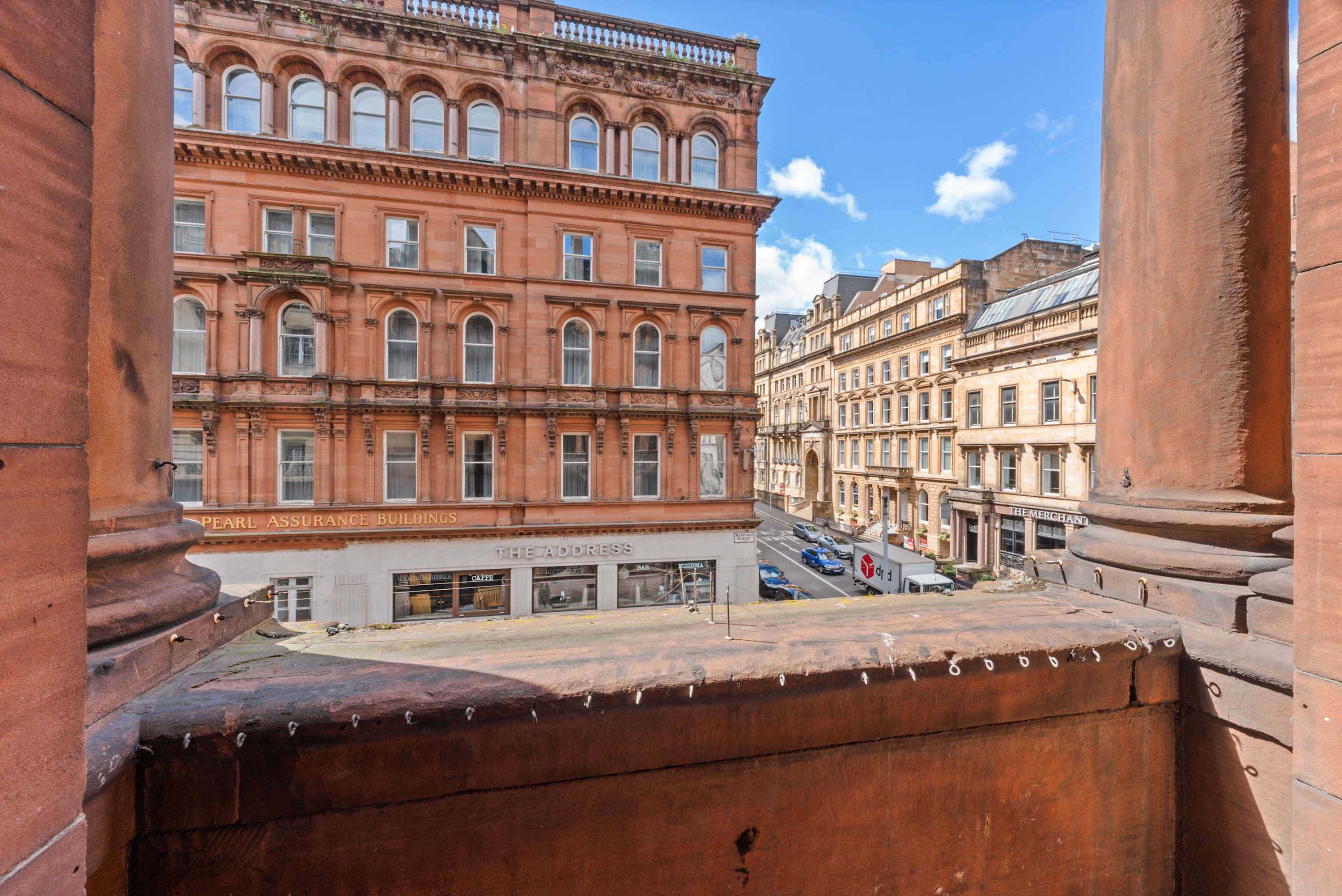 West George Street: 2 Bed City Centre Luxury Apartment in Glasgow in 2/2 121 West George Street G2 1QR - Property image 4 - VivreStays