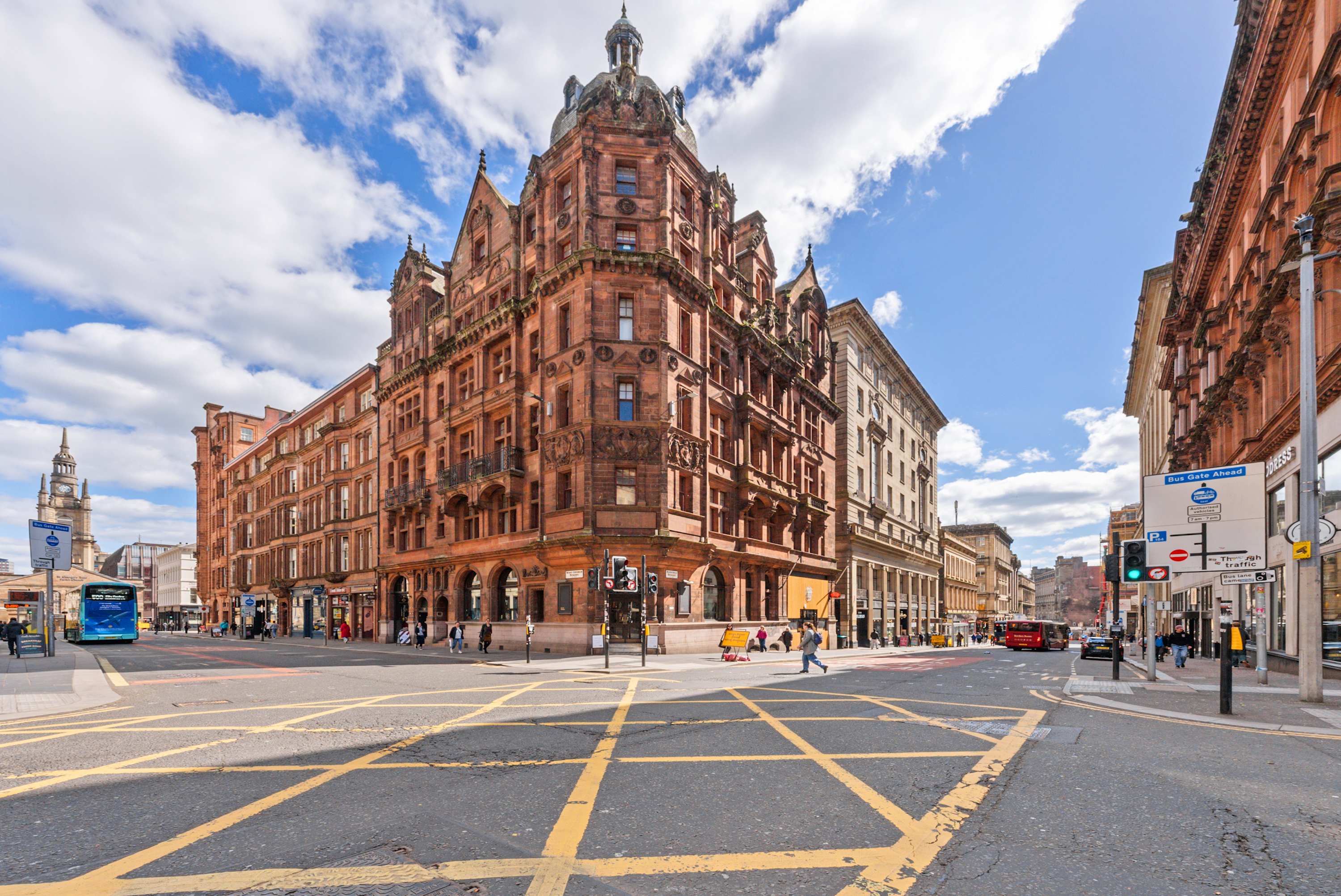 West George Street: 2 Bed City Centre Luxury Apartment in Glasgow in 2/2 121 West George Street G2 1QR - Property image 5 - VivreStays