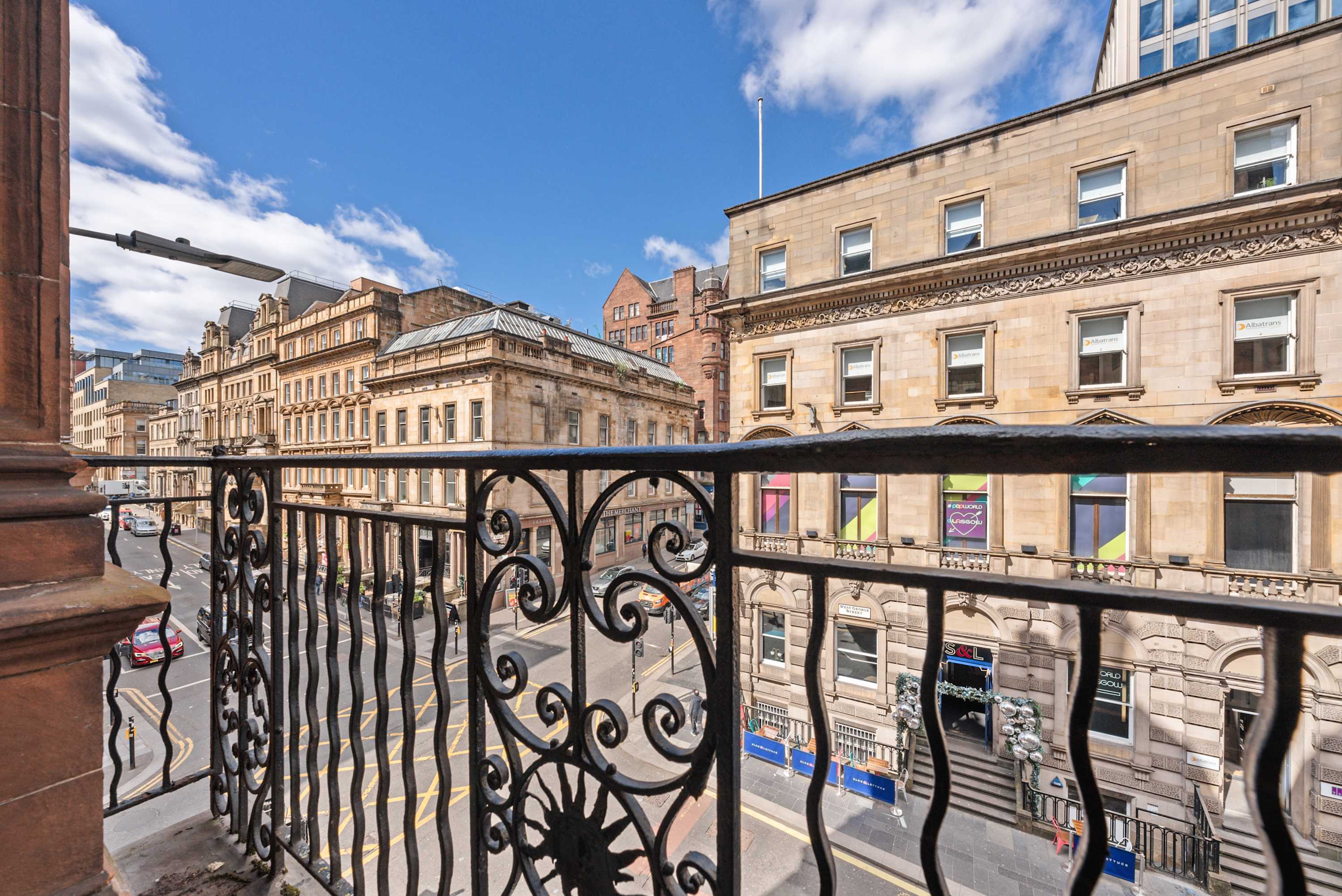 West George Street: 2 Bed City Centre Luxury Apartment in Glasgow in 2/2 121 West George Street G2 1QR - Property image 6 - VivreStays