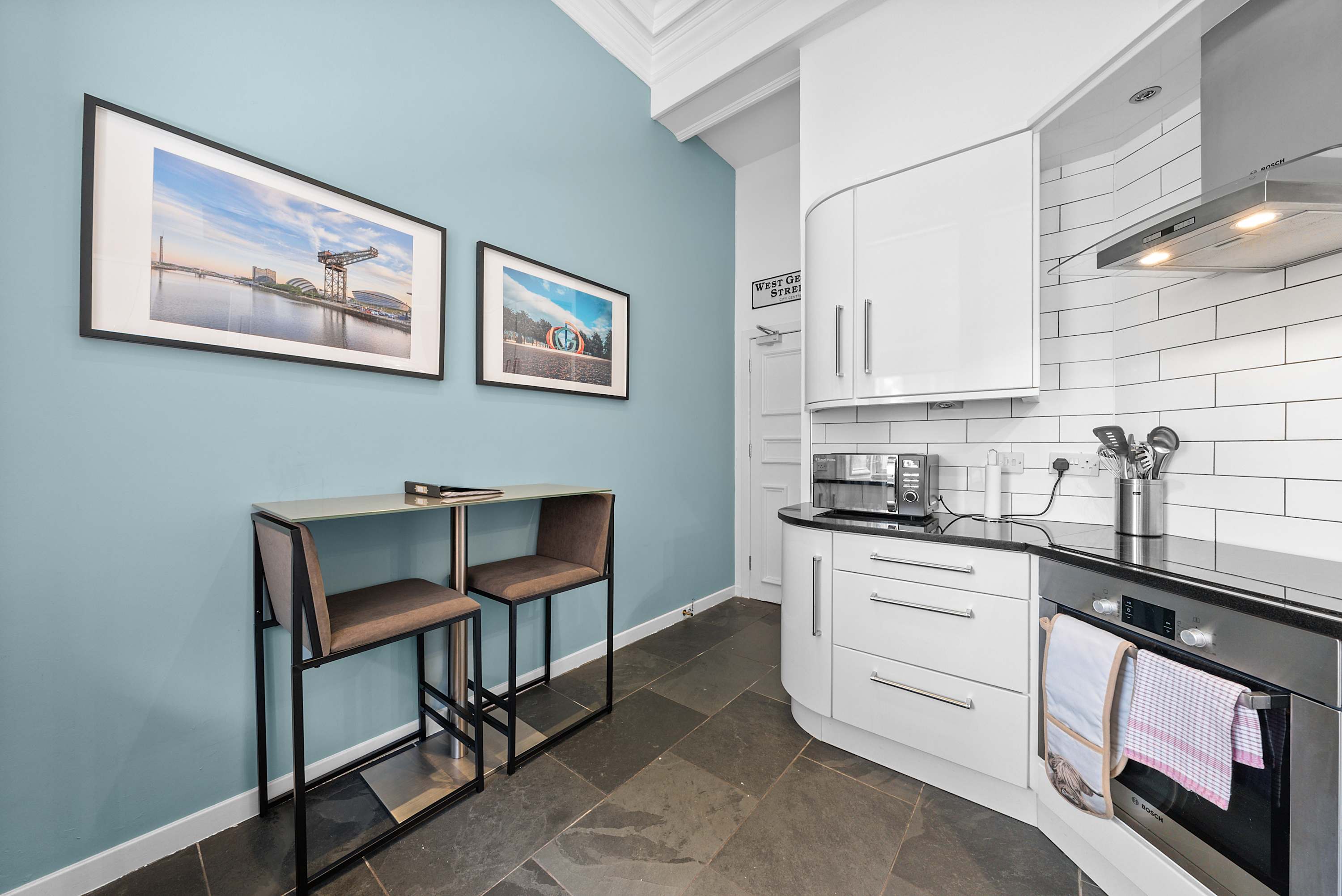 West George Street: 2 Bed City Centre Luxury Apartment in Glasgow in 2/2 121 West George Street G2 1QR - Property image 25 - VivreStays