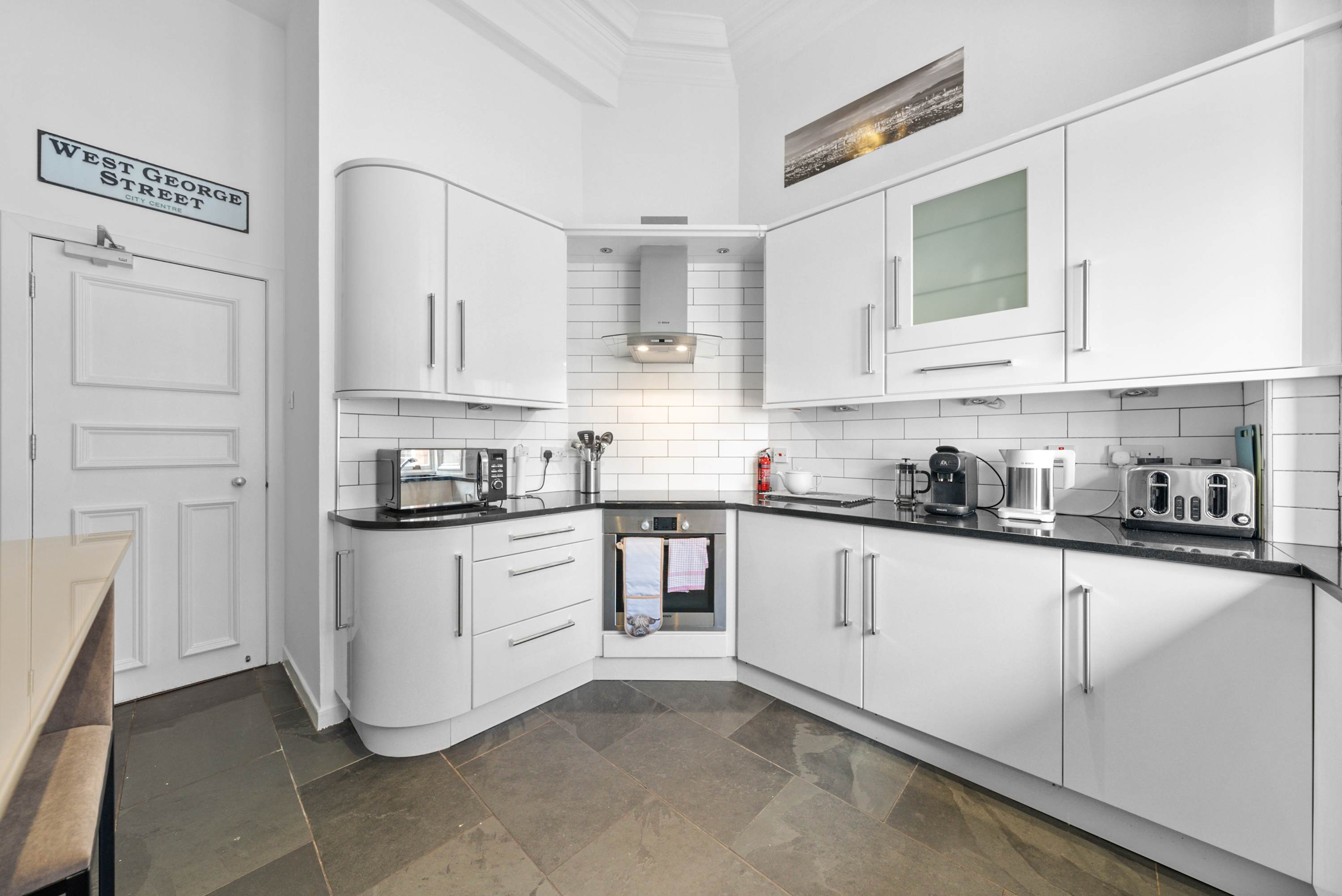 West George Street: 2 Bed City Centre Luxury Apartment in Glasgow in 2/2 121 West George Street G2 1QR - Property image 24 - VivreStays