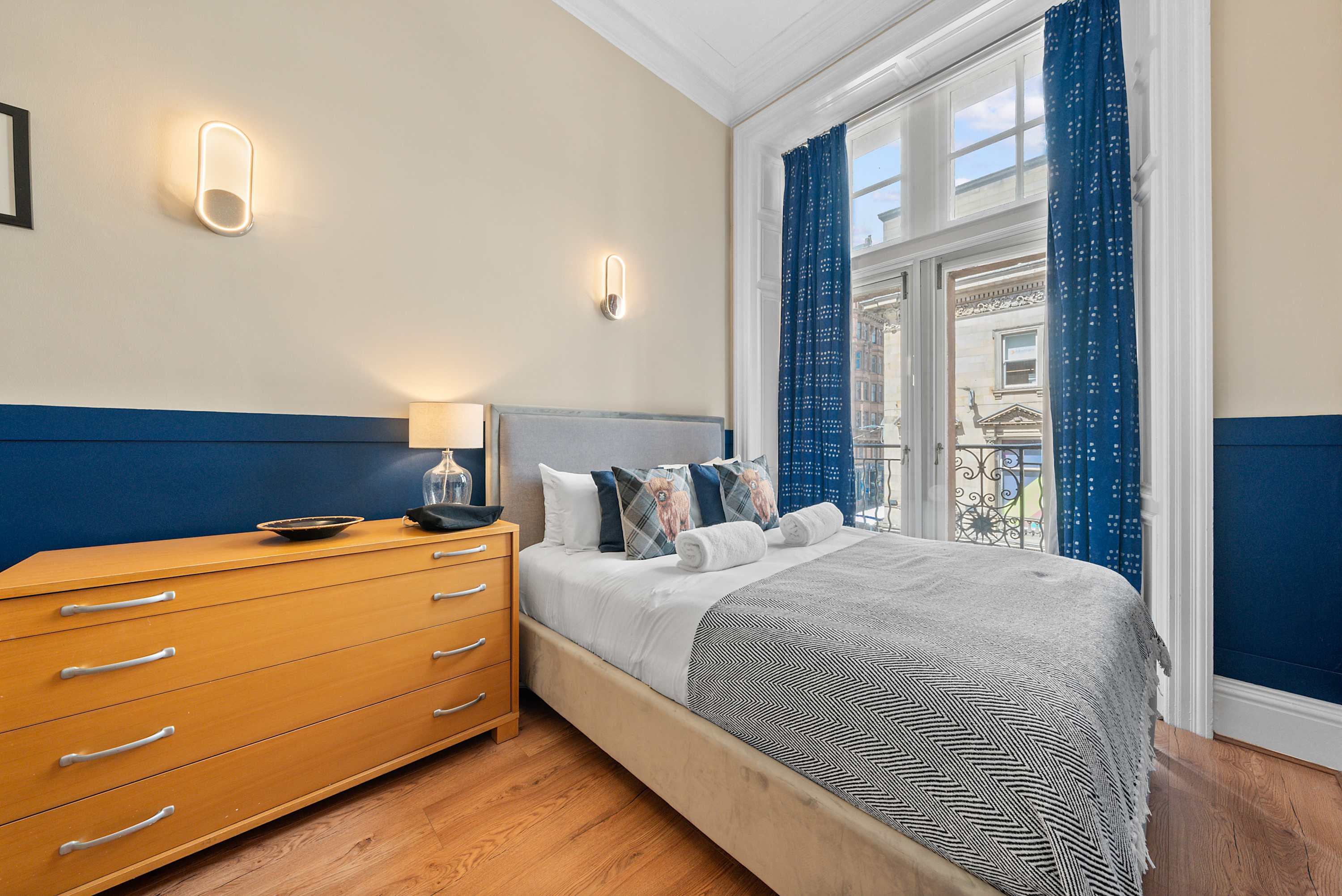 West George Street: 2 Bed City Centre Luxury Apartment in Glasgow in 2/2 121 West George Street G2 1QR - Property image 12 - VivreStays
