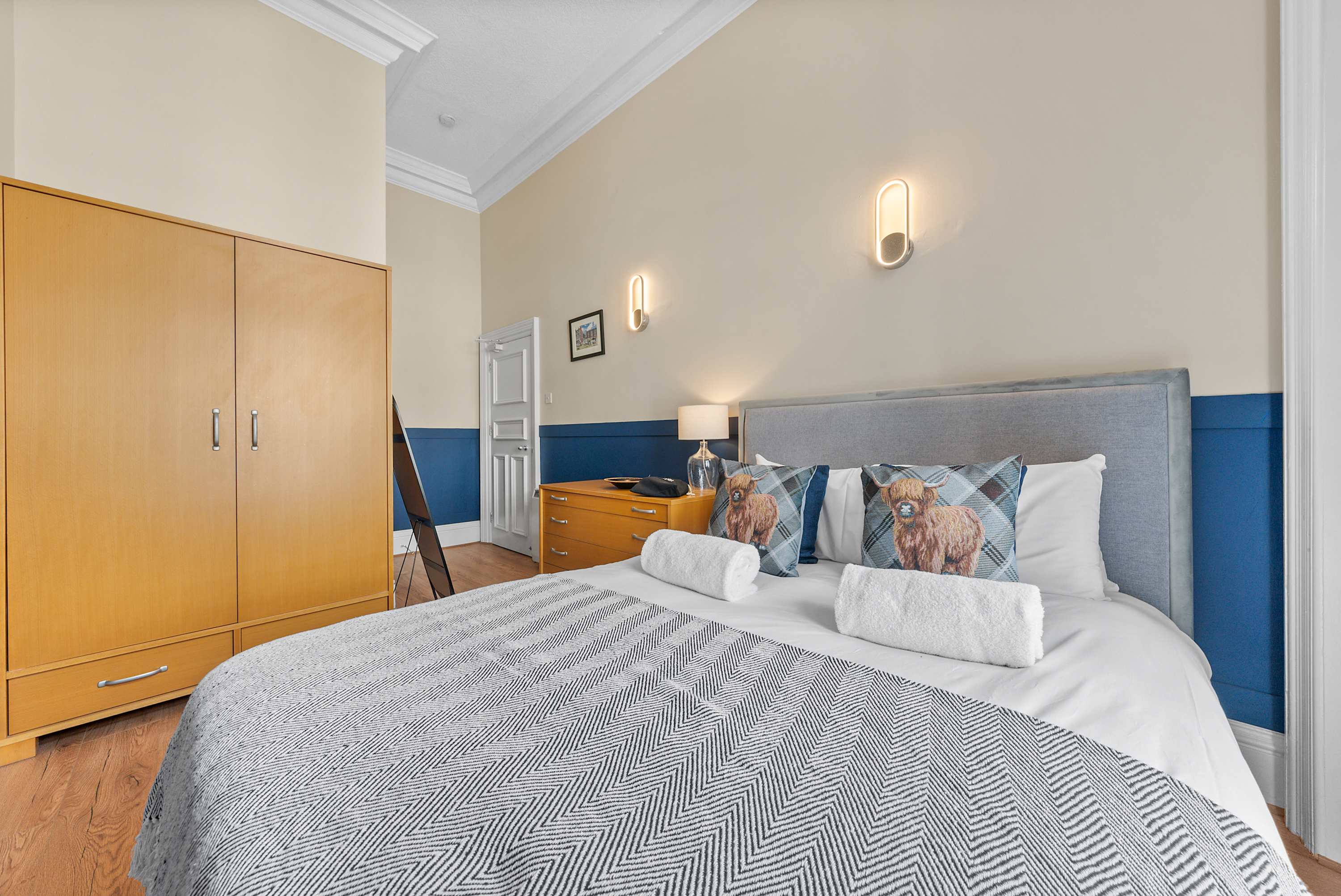 West George Street: 2 Bed City Centre Luxury Apartment in Glasgow in 2/2 121 West George Street G2 1QR - Property image 15 - VivreStays