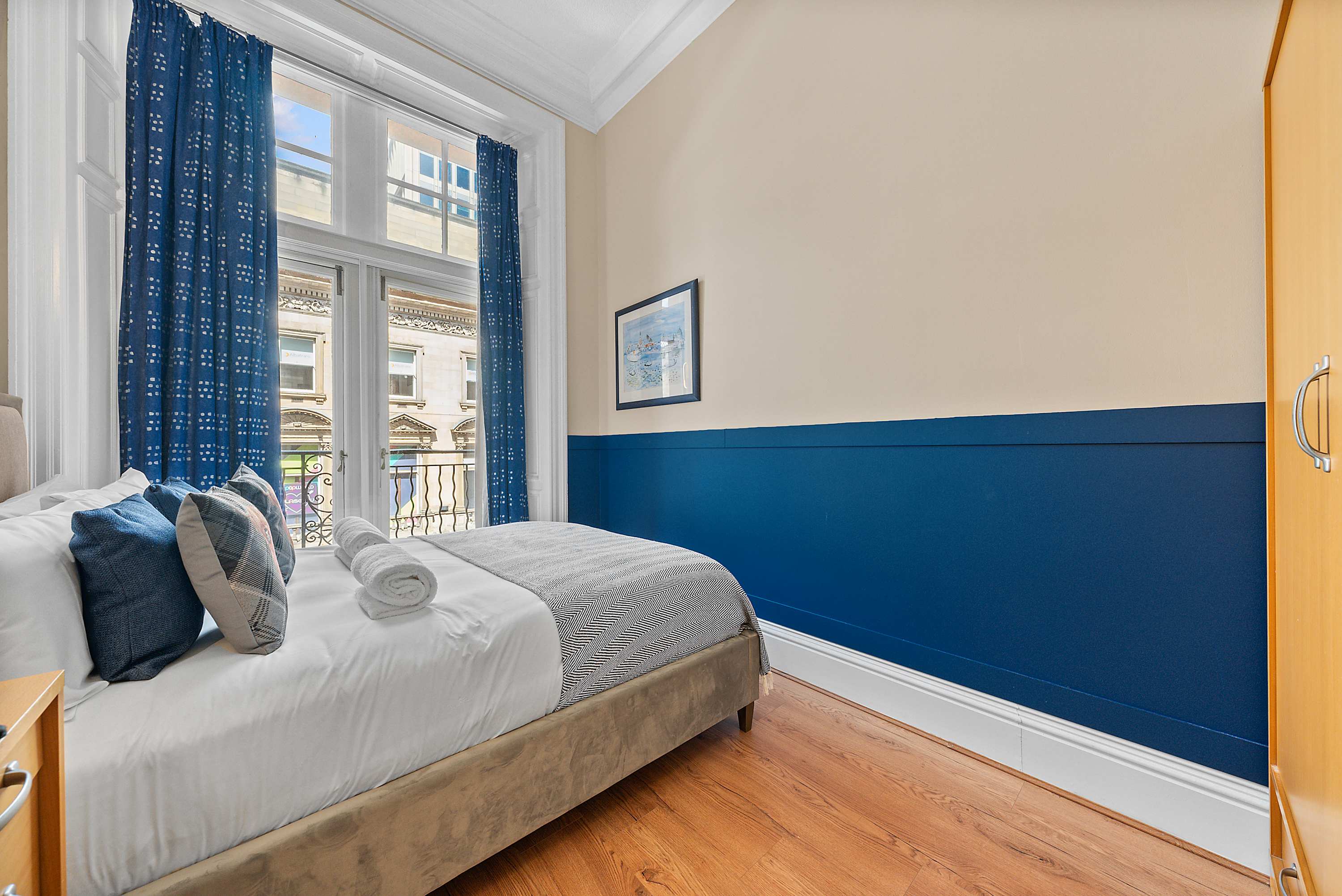 West George Street: 2 Bed City Centre Luxury Apartment in Glasgow in 2/2 121 West George Street G2 1QR - Property image 14 - VivreStays