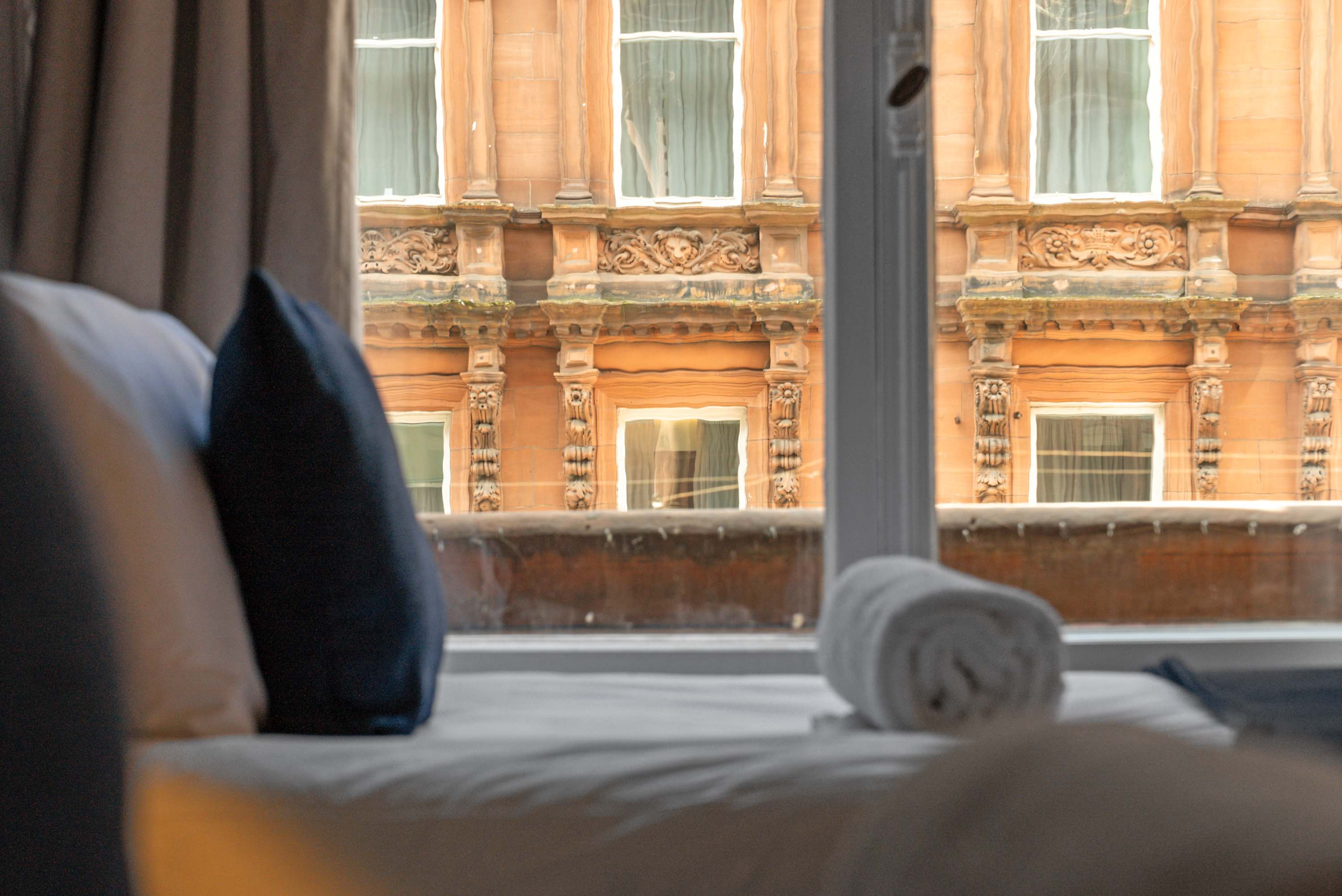 West George Street: 2 Bed City Centre Luxury Apartment in Glasgow in 2/2 121 West George Street G2 1QR - Property image 17 - VivreStays
