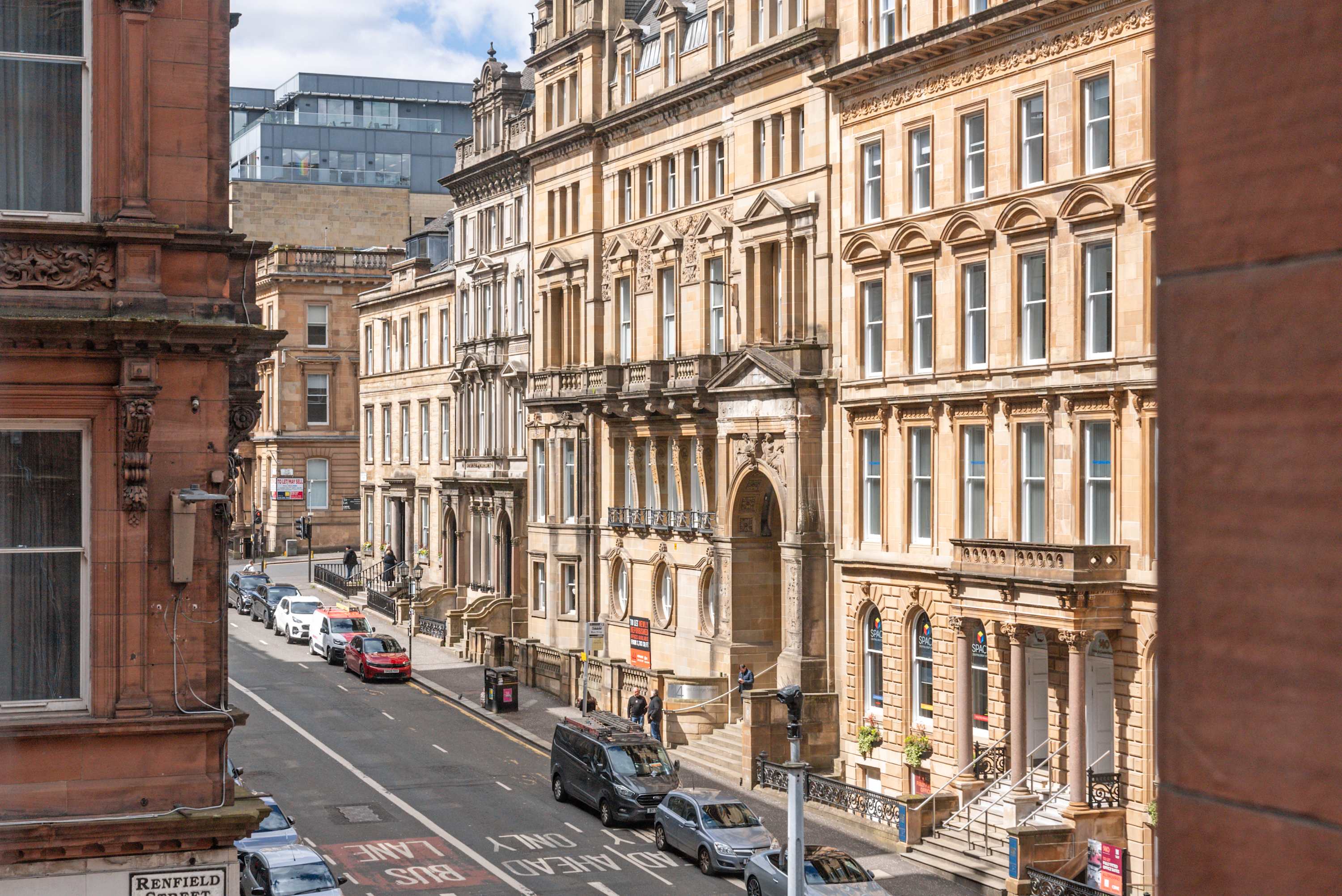 West George Street: 2 Bed City Centre Luxury Apartment in Glasgow in 2/2 121 West George Street G2 1QR - Property image 3 - VivreStays