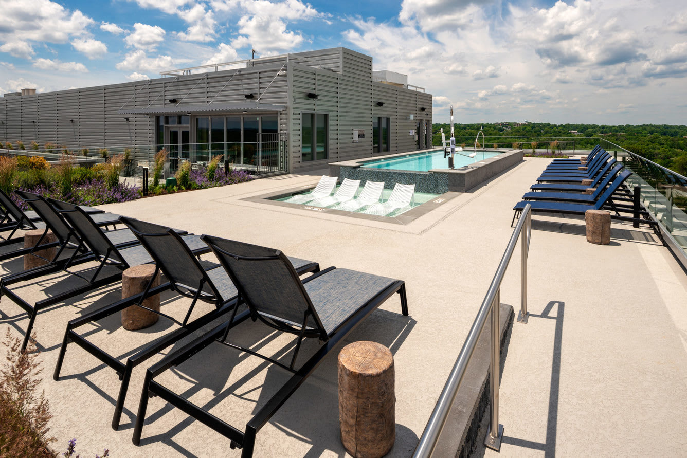 Modern Apt Near DC & Metro | Pool & Gym