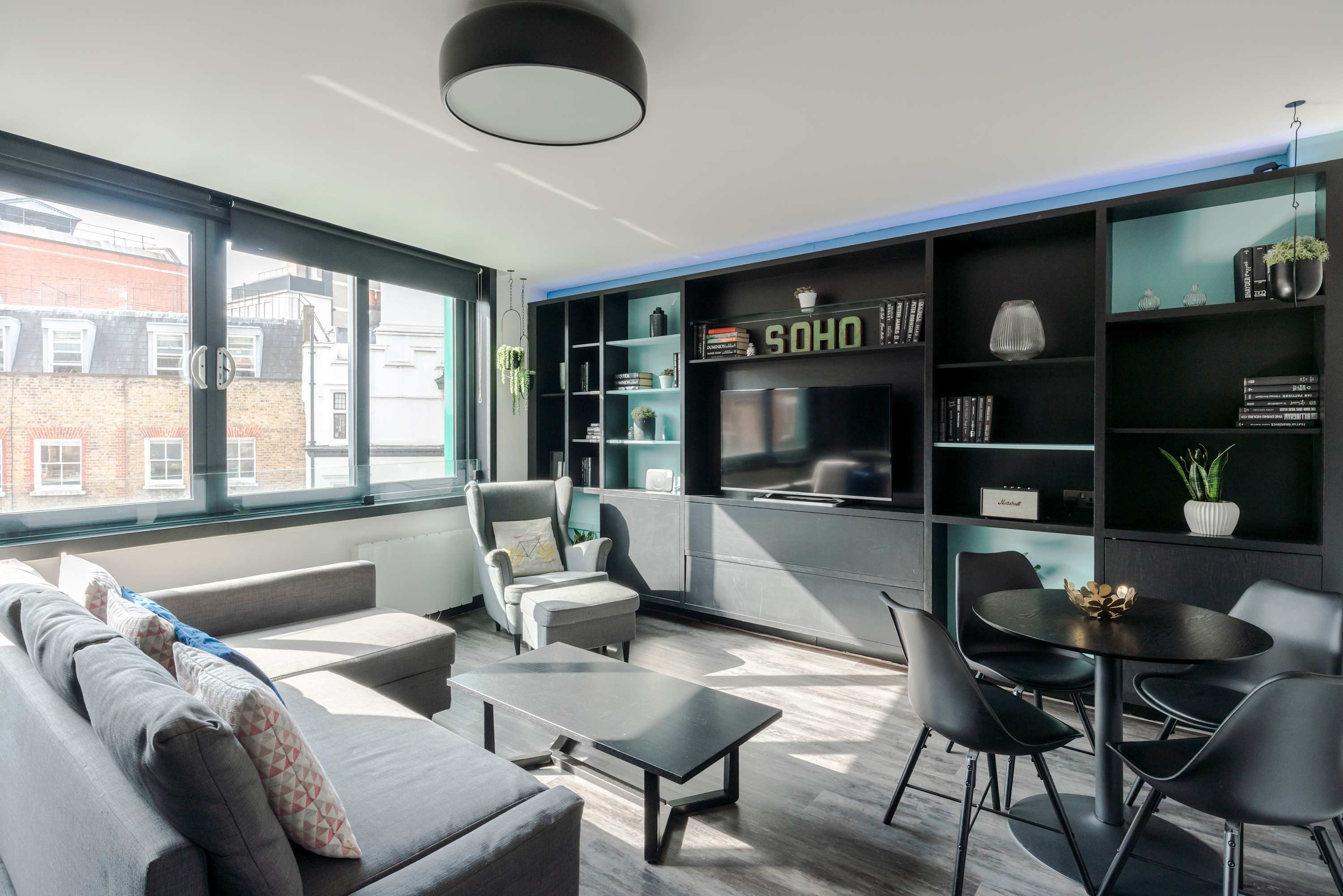 West End 2-Bed · Soho · Sleeps 6 serviced apartment - London - VivreStays