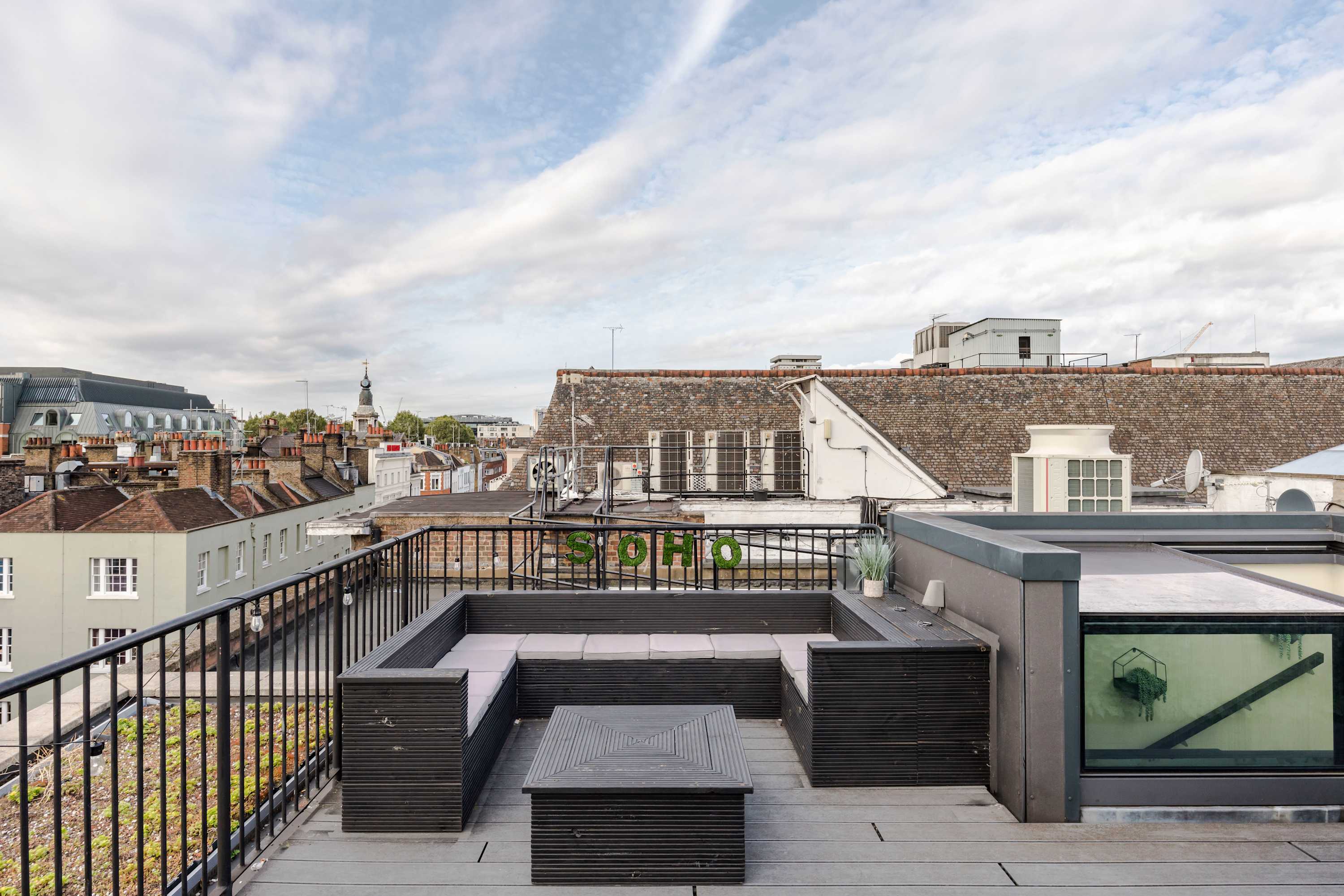 1-bed Soho Penthouse · Rooftop Terrace · Sleeps 4 serviced apartment - UK - VivreStays