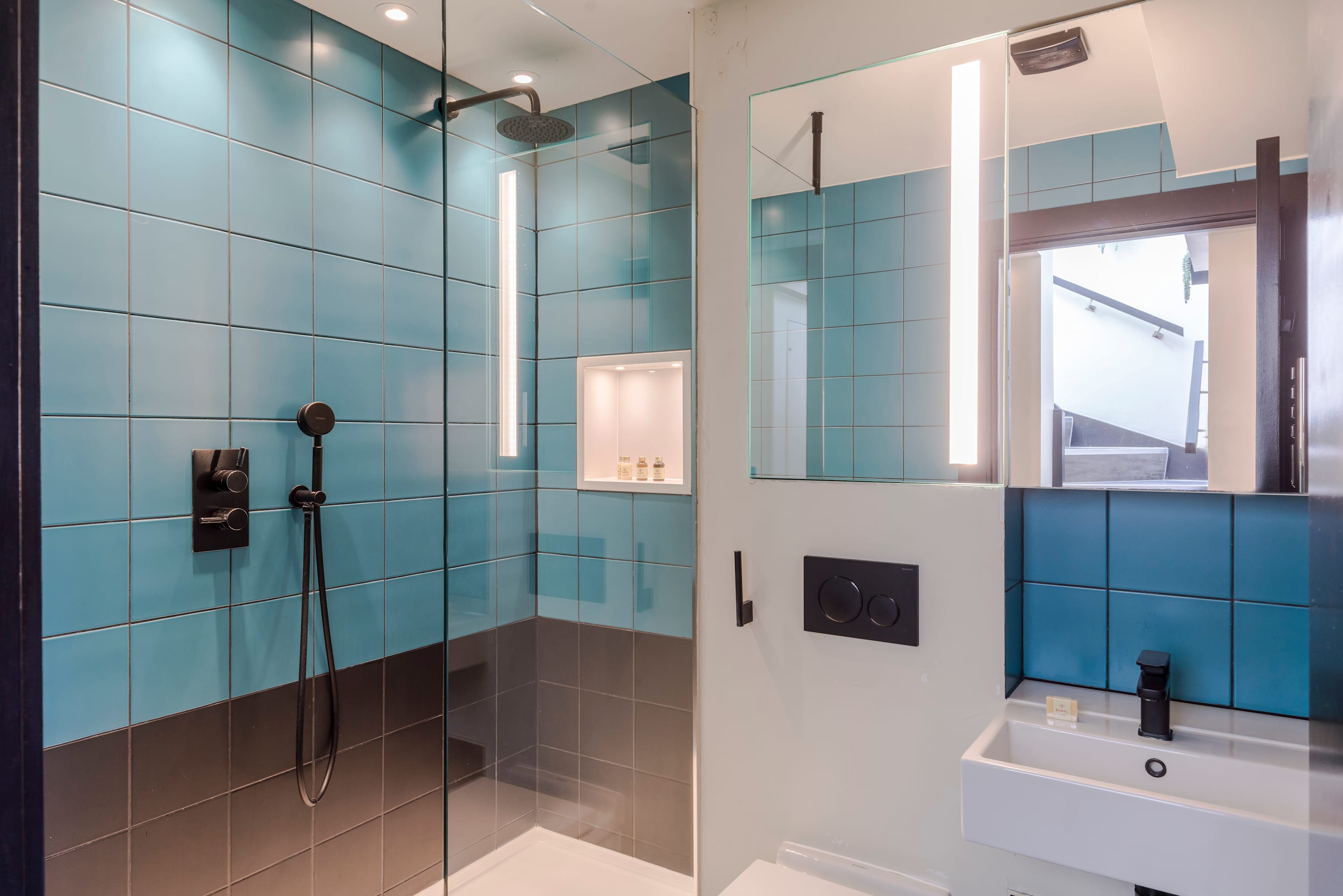 View 1-bed Soho Penthouse · Rooftop Terrace · Sleeps 4 in Old Compton Street , 4 W1D 4TN 1-bed Soho Penthouse · Rooftop Terrace · Sleeps 4 in Old Compton Street , 4 W1D 4TN - Property image 9 - VivreStays