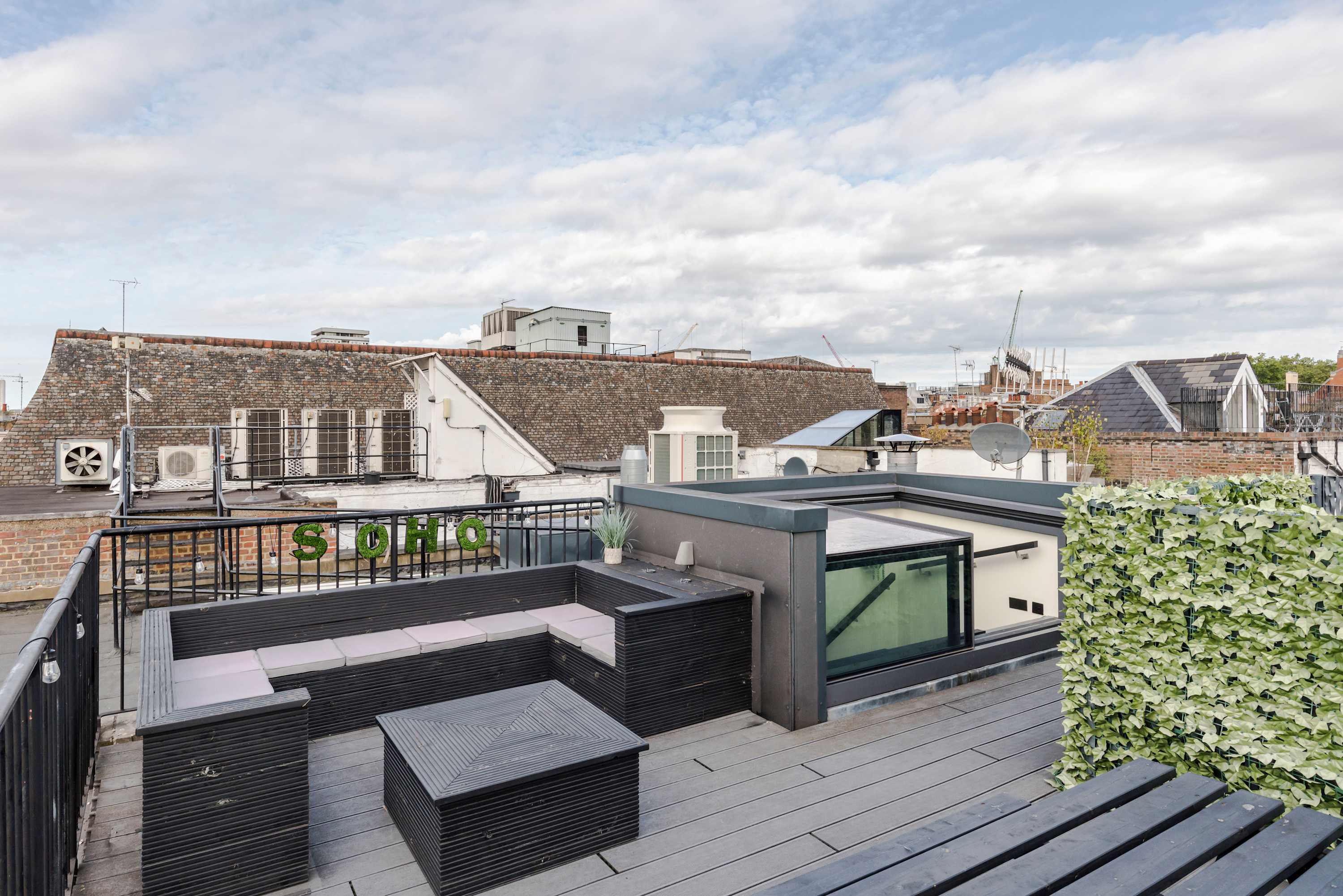 View 1-bed Soho Penthouse · Rooftop Terrace · Sleeps 4 in Old Compton Street , 4 W1D 4TN 1-bed Soho Penthouse · Rooftop Terrace · Sleeps 4 in Old Compton Street , 4 W1D 4TN - Property image 16 - VivreStays