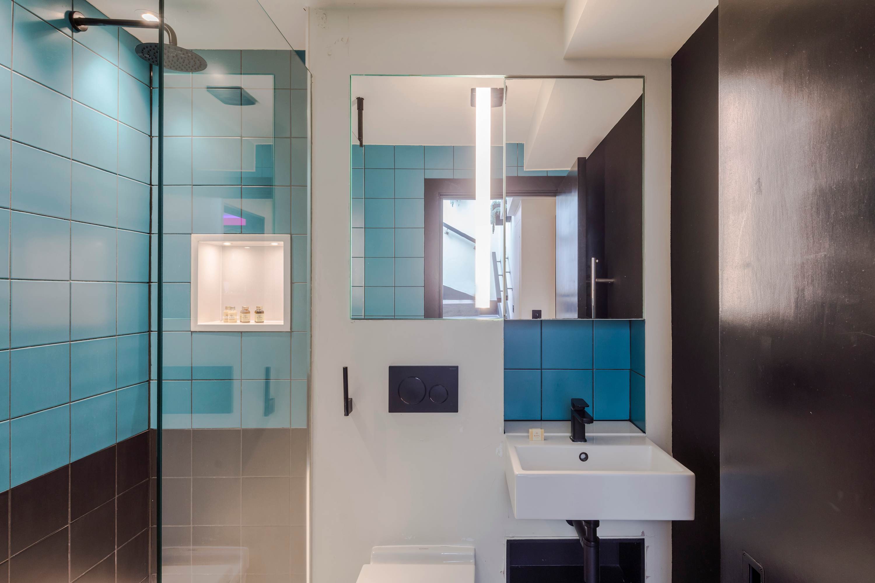 View 1-bed Soho Penthouse · Rooftop Terrace · Sleeps 4 in Old Compton Street , 4 W1D 4TN 1-bed Soho Penthouse · Rooftop Terrace · Sleeps 4 in Old Compton Street , 4 W1D 4TN - Property image 25 - VivreStays