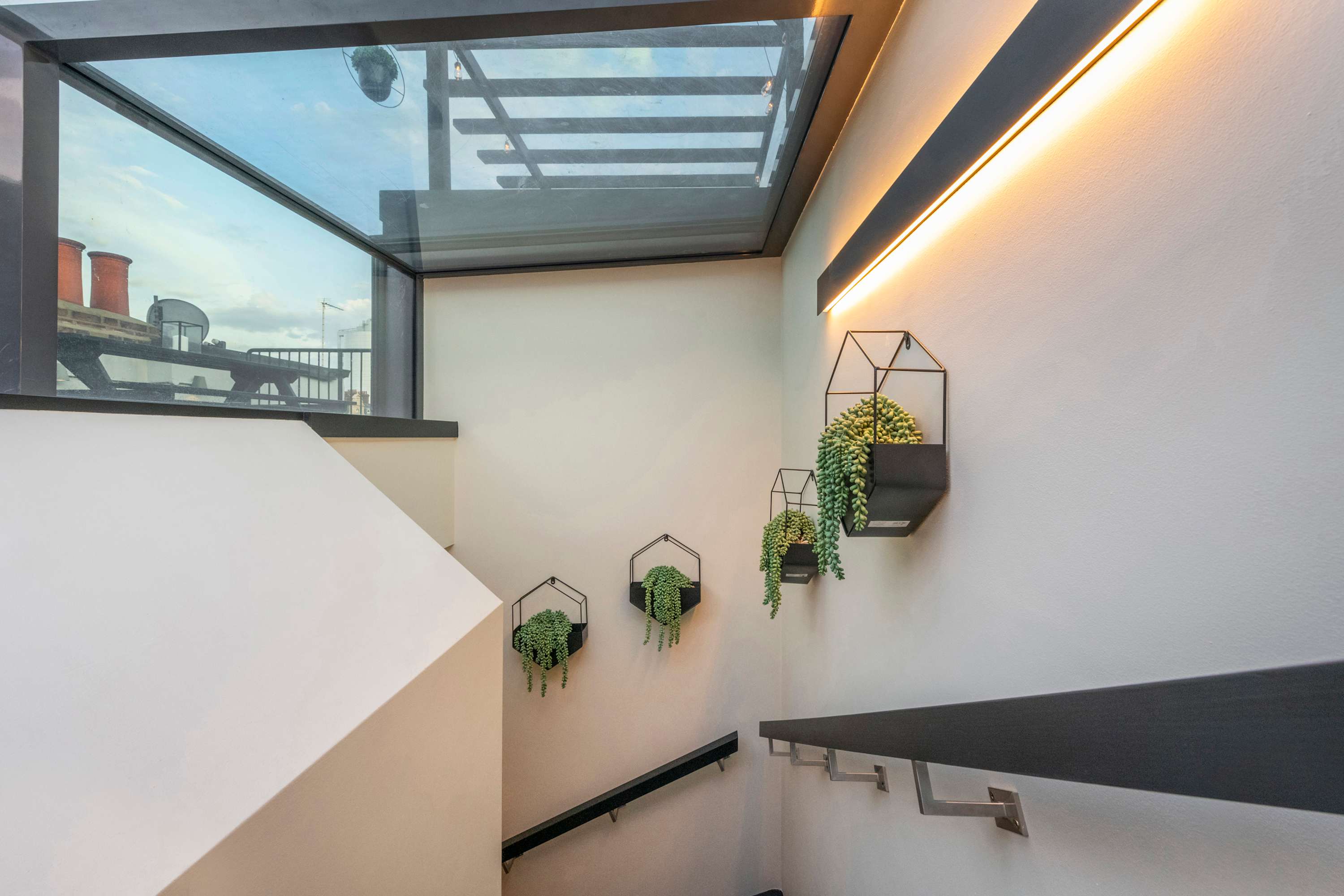View 1-bed Soho Penthouse · Rooftop Terrace · Sleeps 4 in Old Compton Street , 4 W1D 4TN 1-bed Soho Penthouse · Rooftop Terrace · Sleeps 4 in Old Compton Street , 4 W1D 4TN - Property image 23 - VivreStays