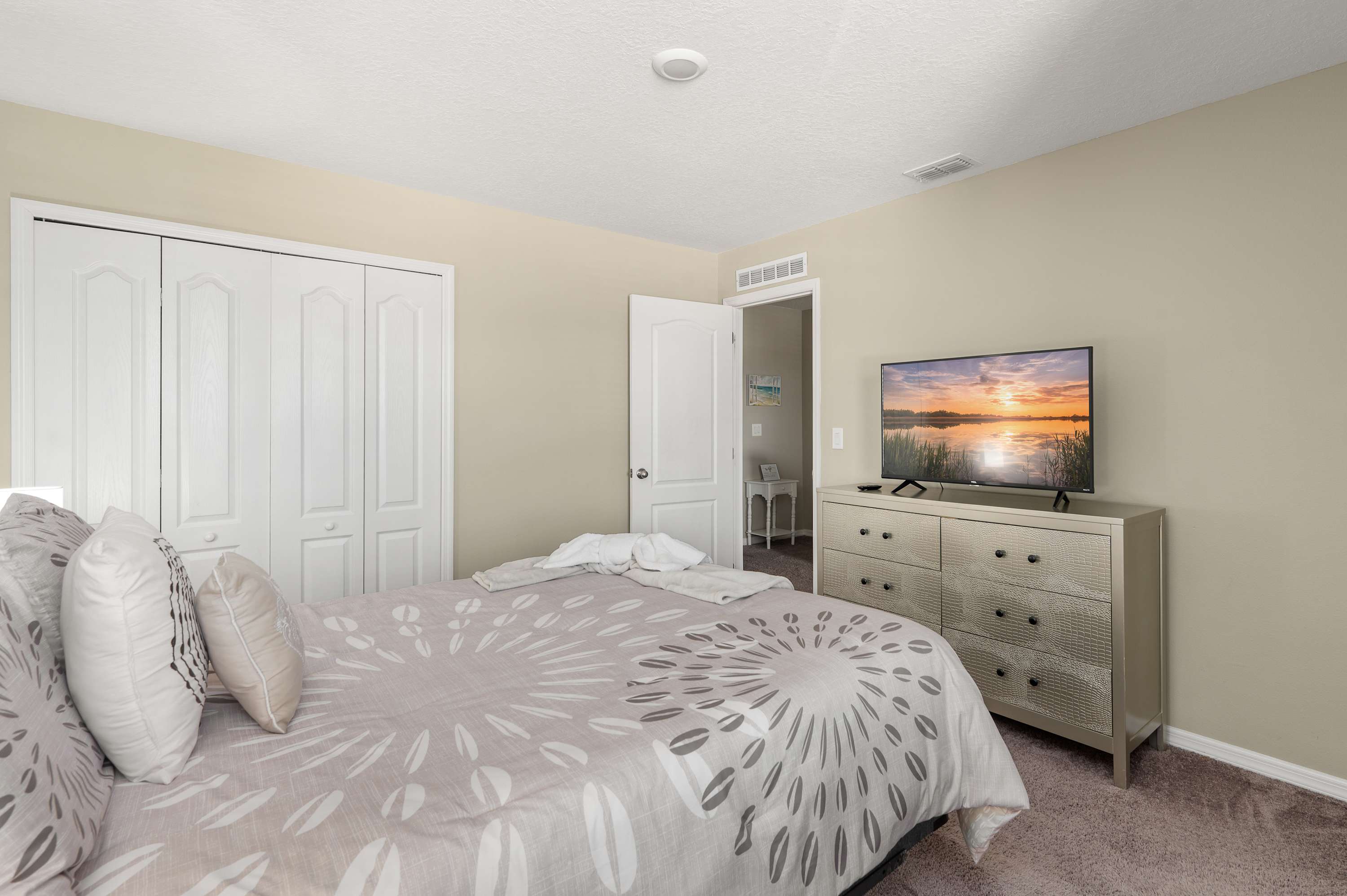 Spacious townhouse with grill & near Magic Kingdom