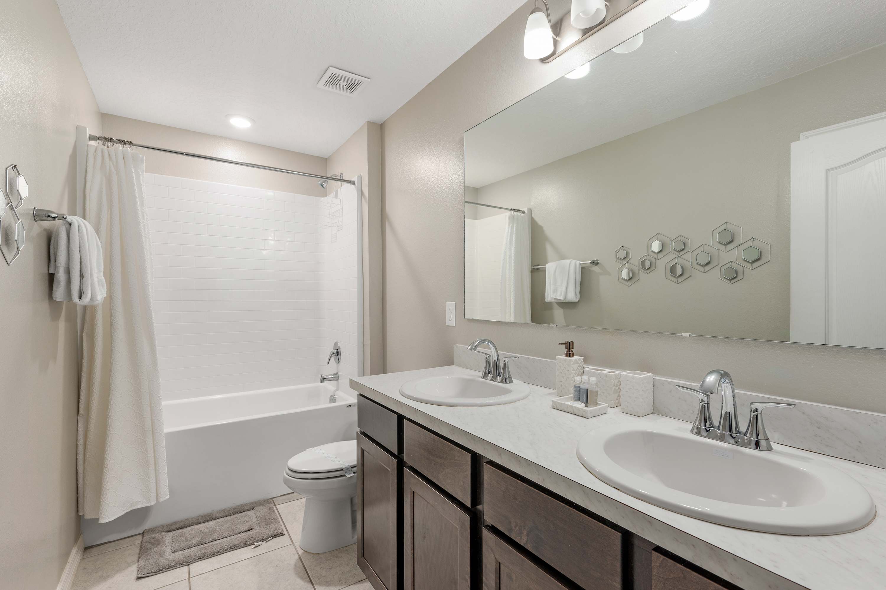 Spacious townhouse with grill & near Magic Kingdom