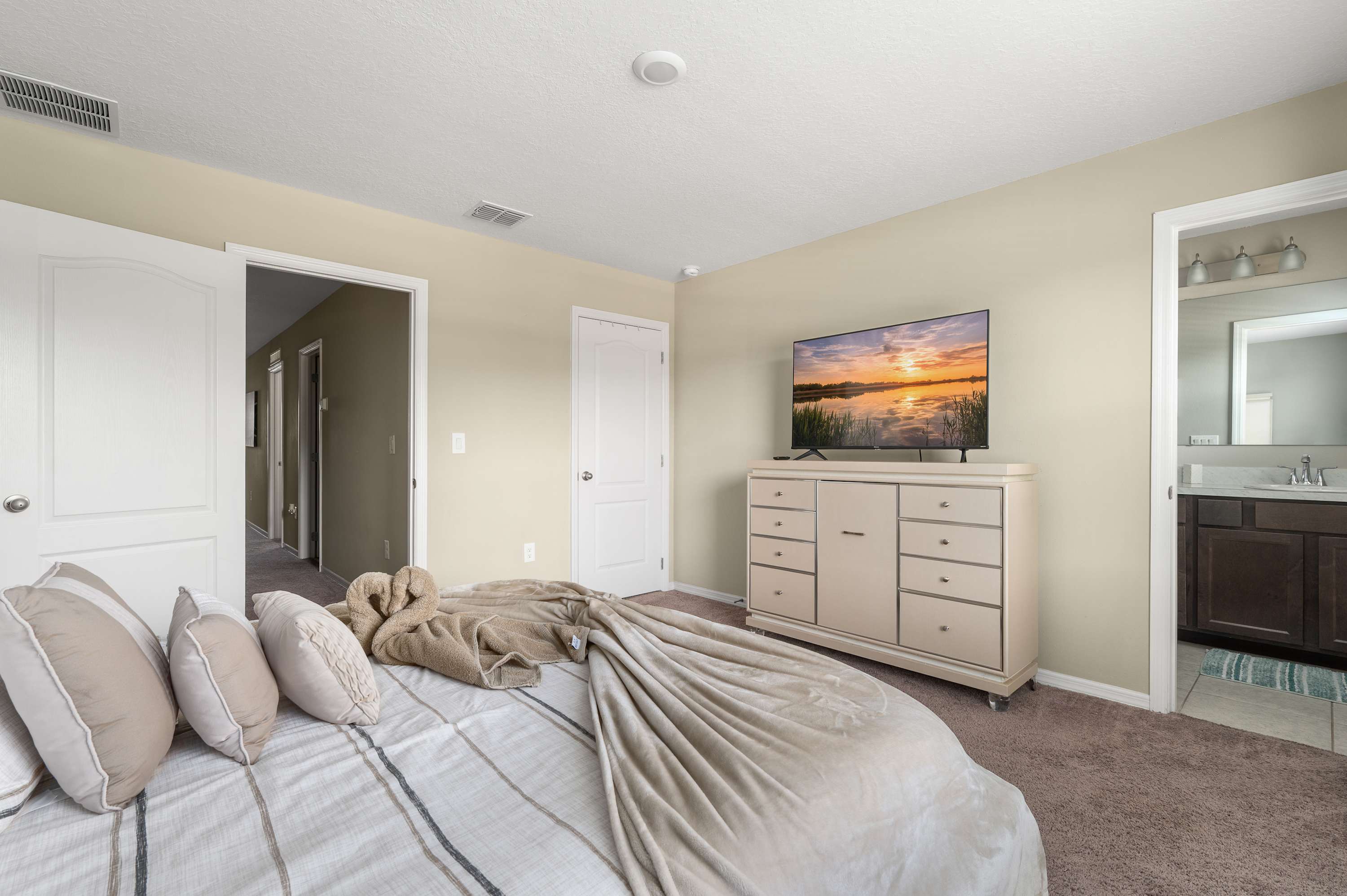 Spacious townhouse with grill & near Magic Kingdom