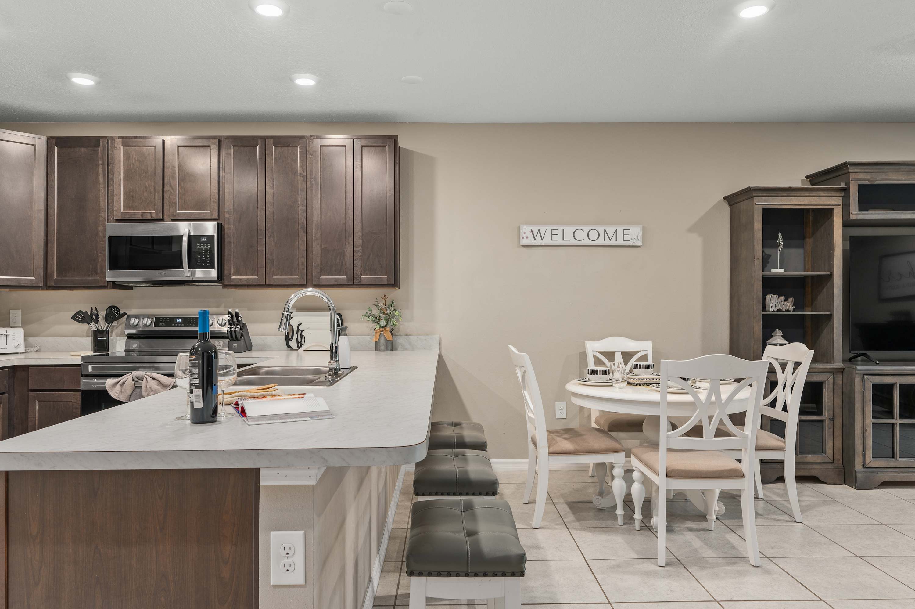 Spacious townhouse with grill & near Magic Kingdom