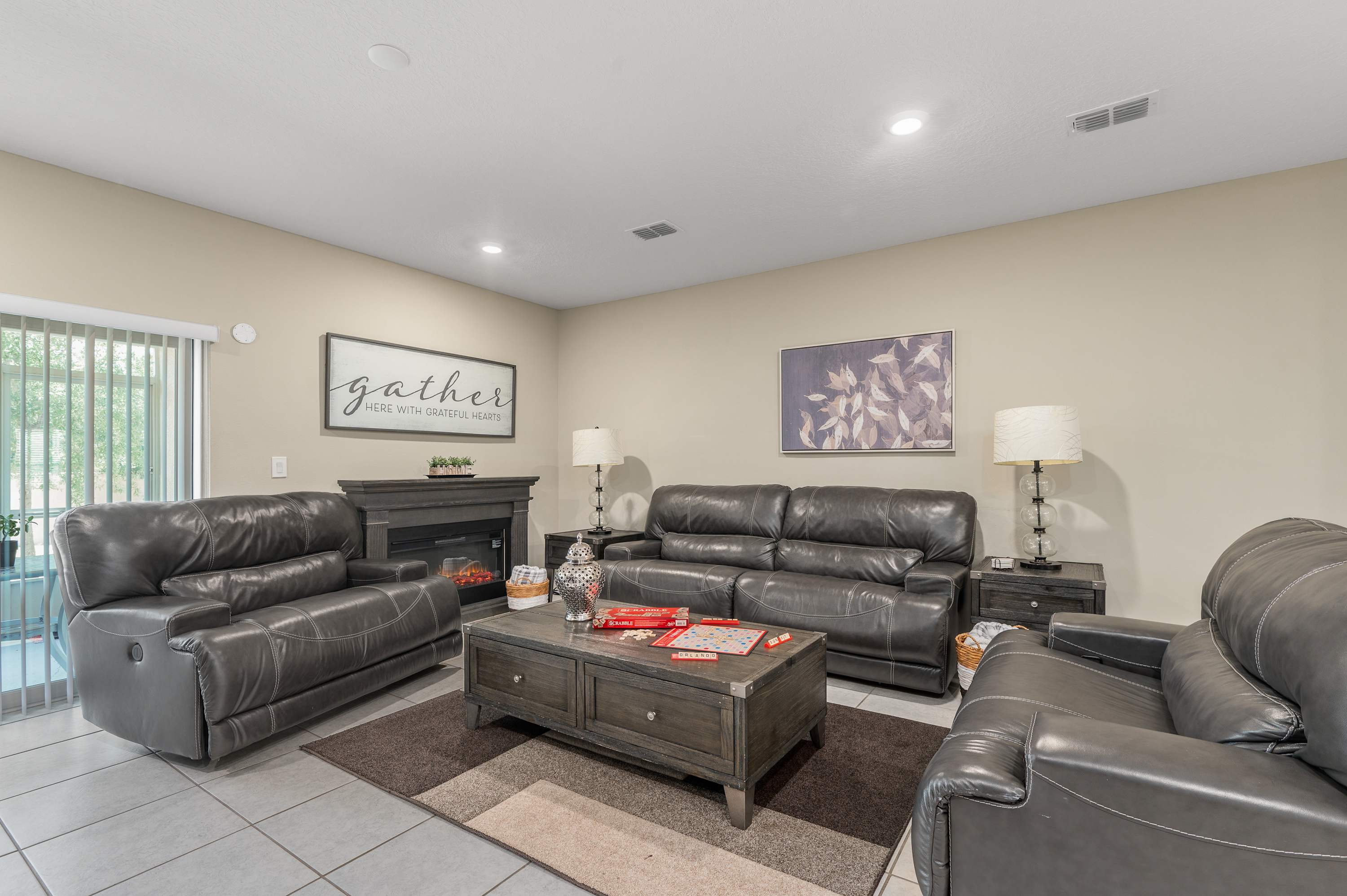 Spacious townhouse with grill & near Magic Kingdom