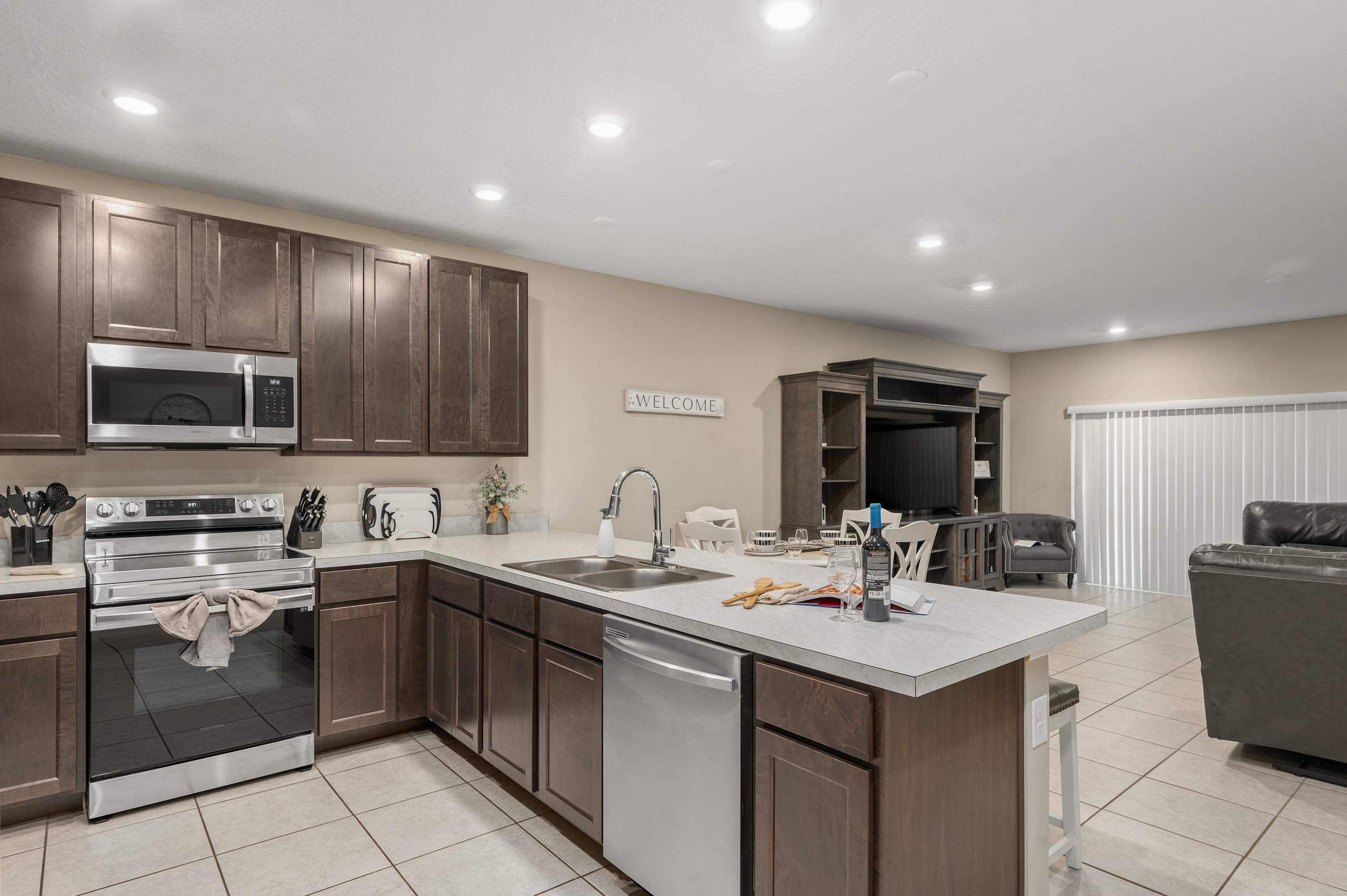 Spacious townhouse with grill & near Magic Kingdom