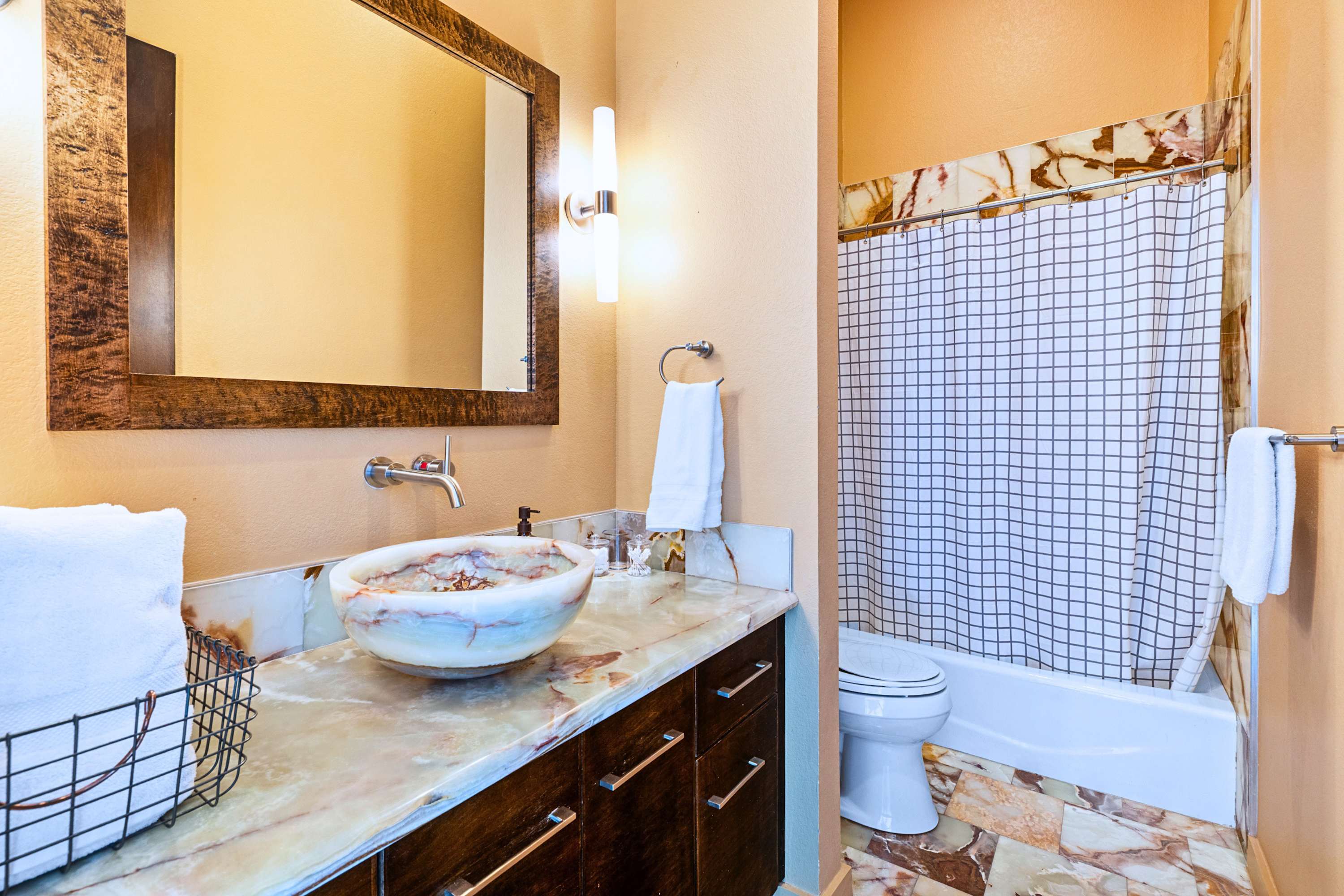 Main: Full bathroom equipped with premium fixtures and fresh towels.