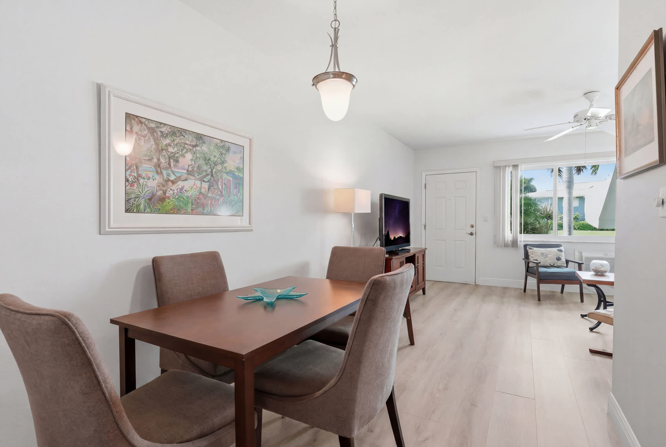 First Floor Condo Walk to Beach Dining | Photo 8