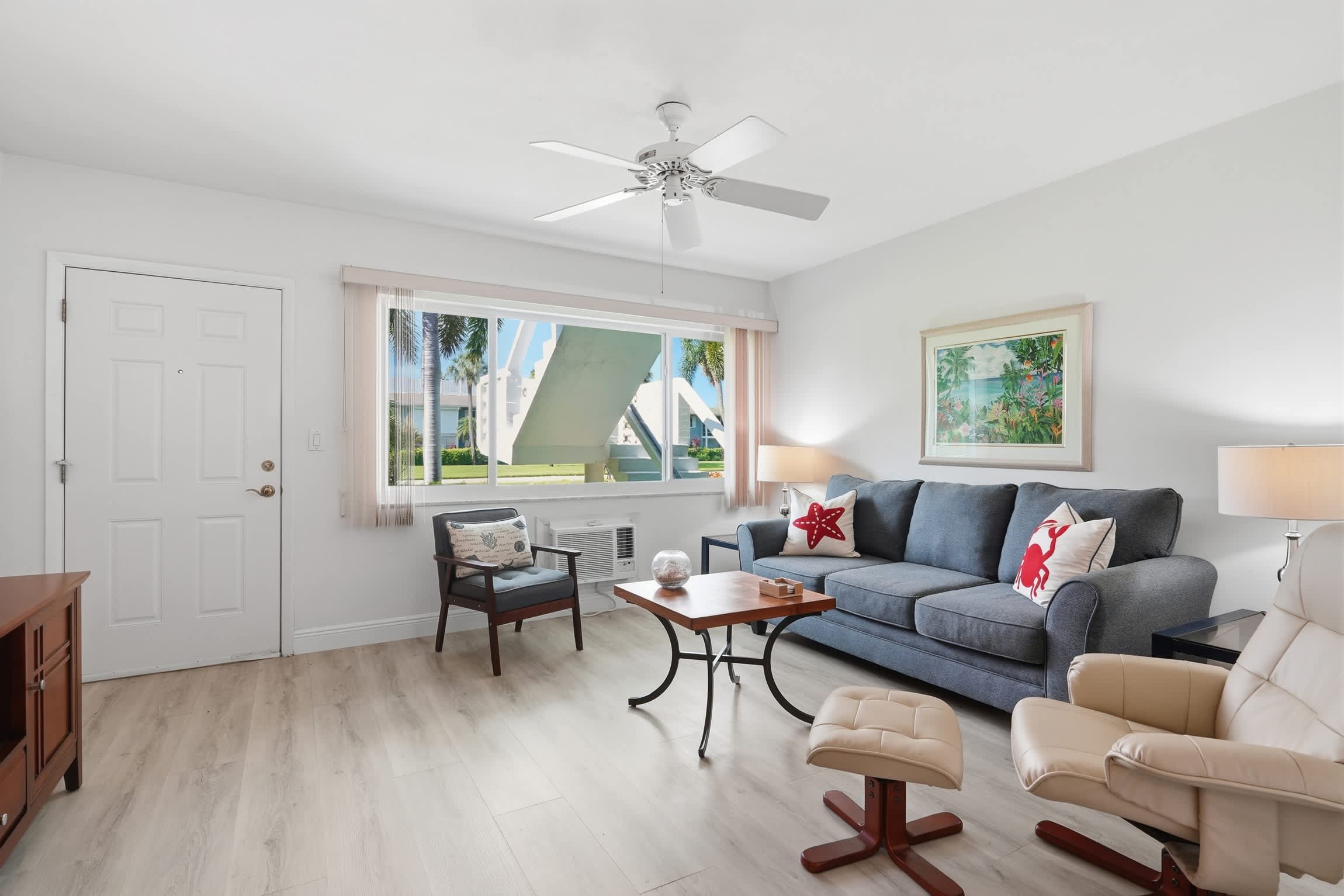 First Floor Condo Walk to Beach Dining | Photo 6