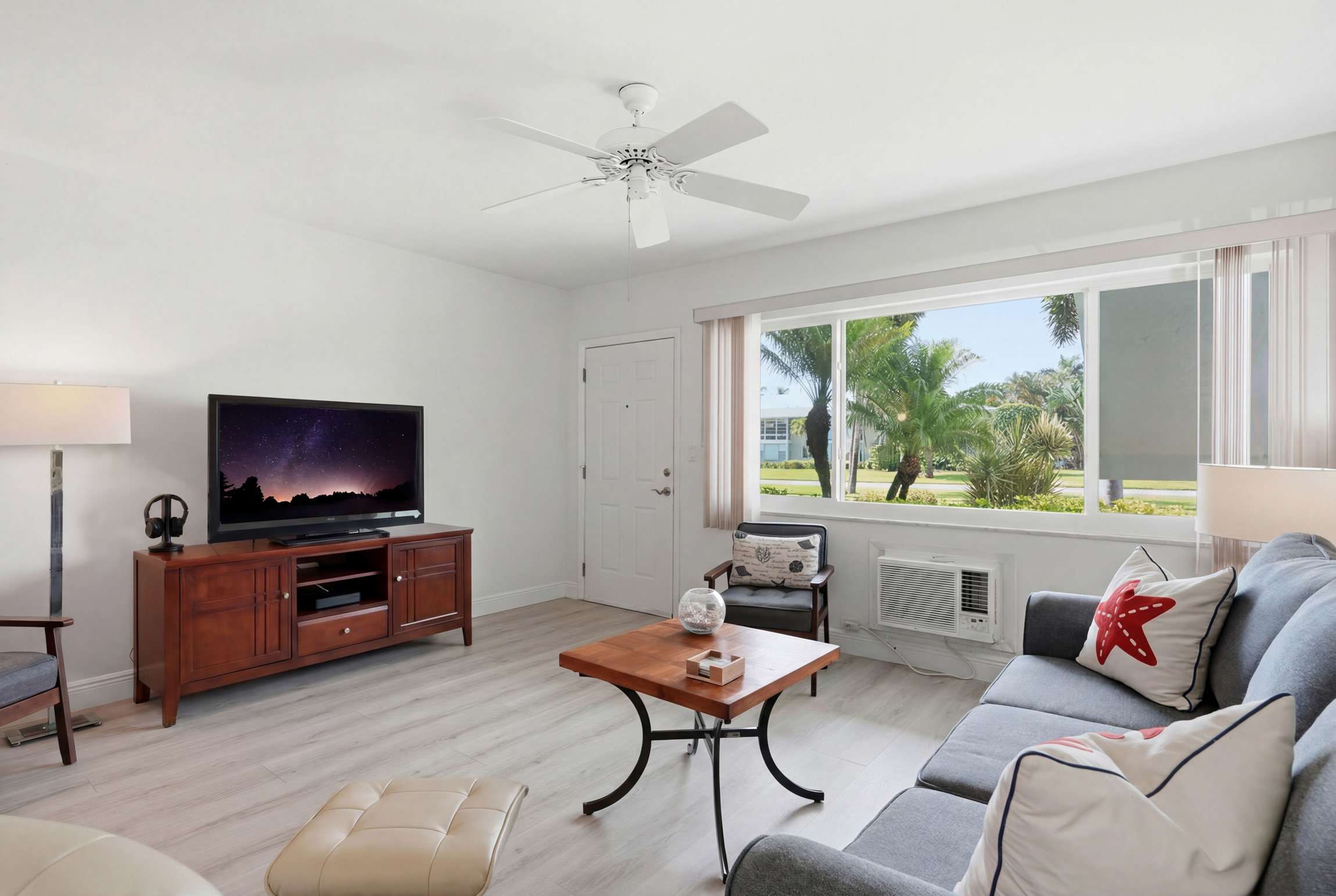 First Floor Condo Walk to Beach Dining | Photo 7