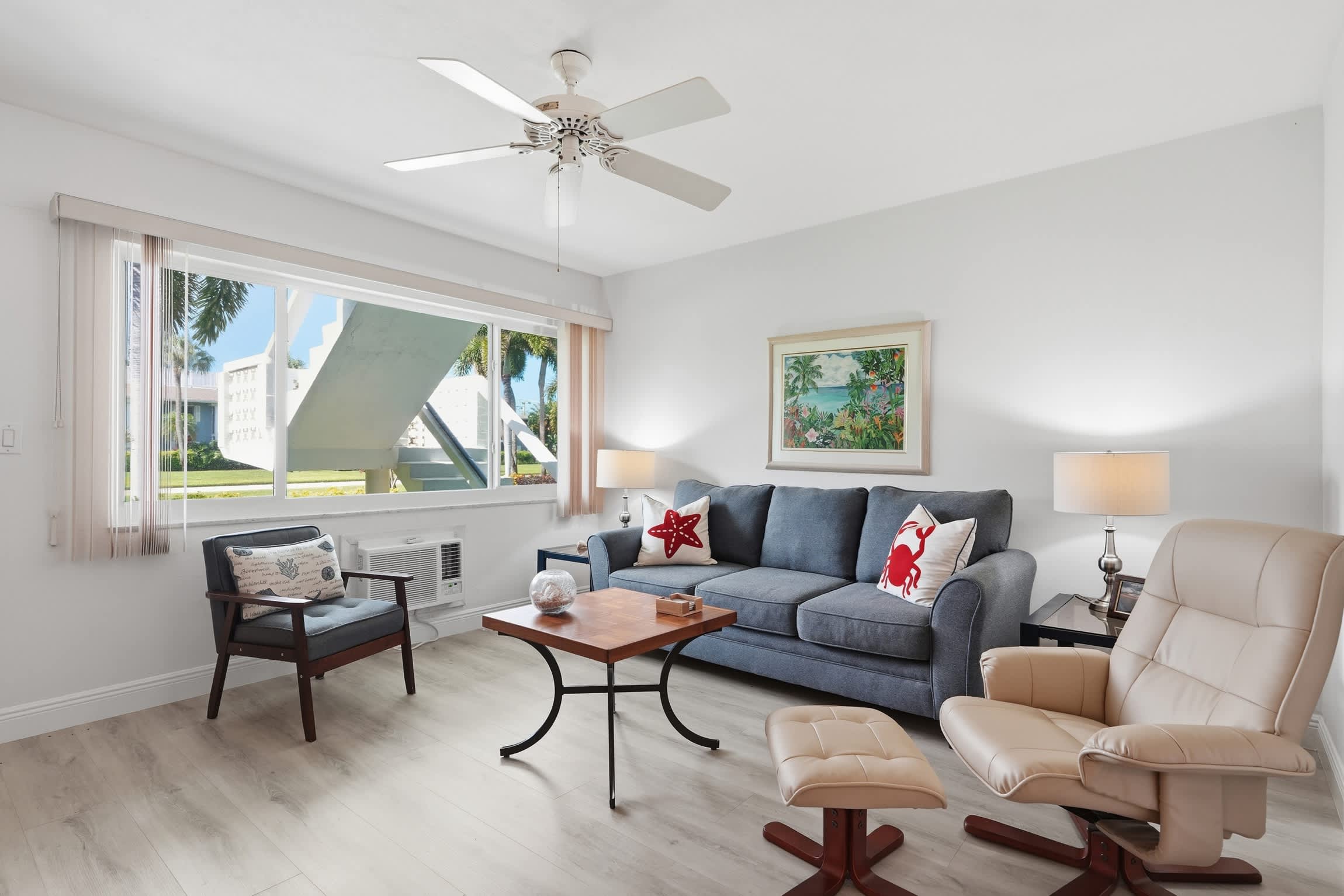First Floor Condo Walk to Beach Dining