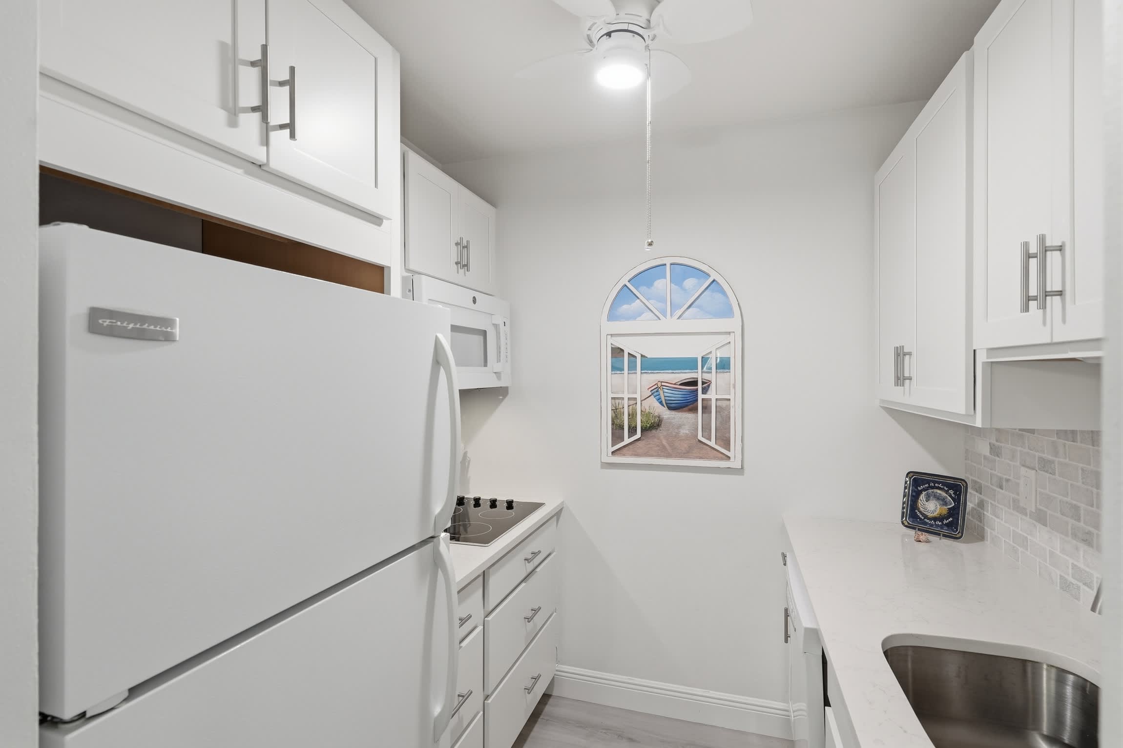 First Floor Condo Walk to Beach Dining | Photo 10