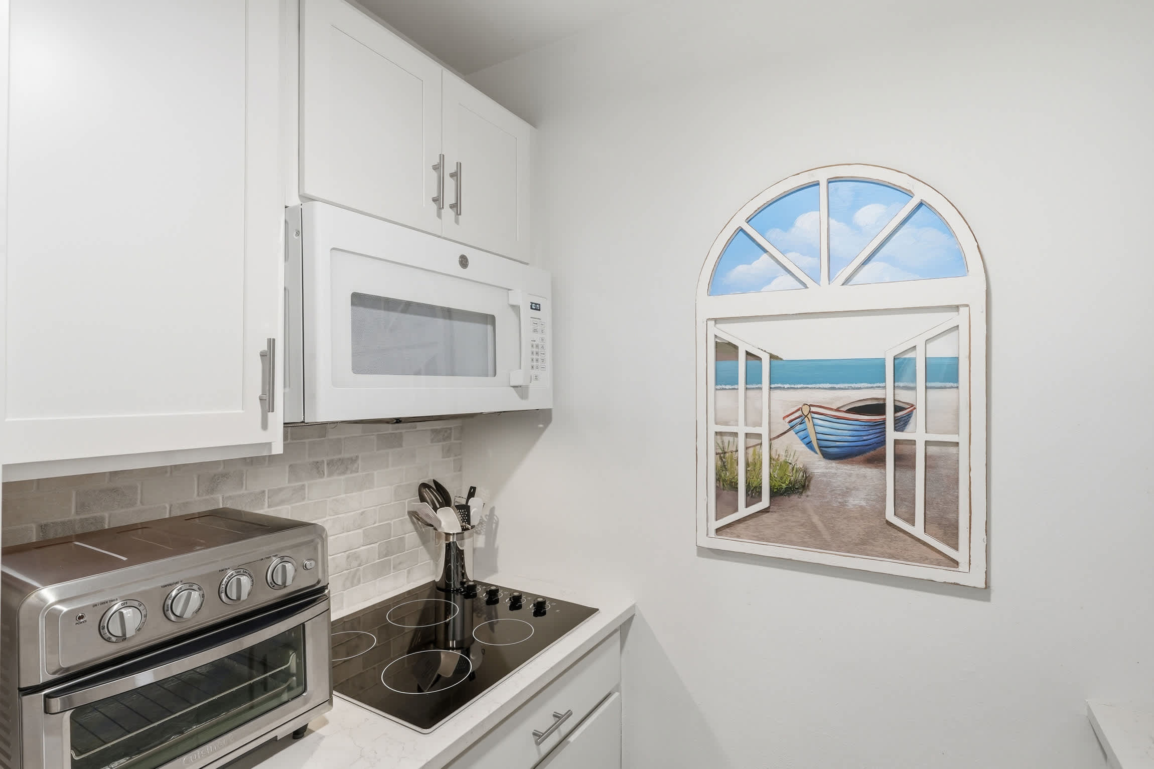 First Floor Condo Walk to Beach Dining | Photo 3