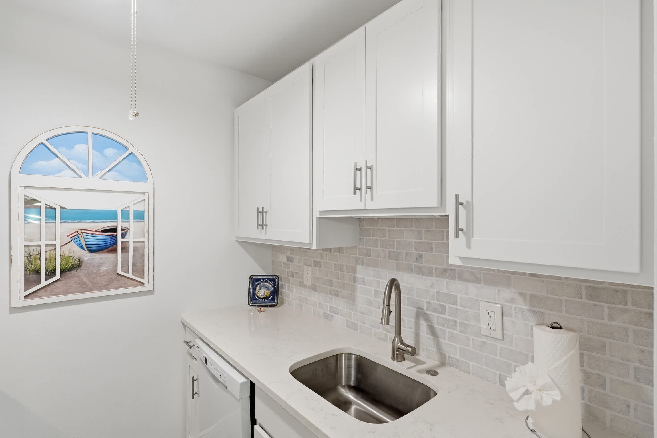 First Floor Condo Walk to Beach Dining | Photo 11