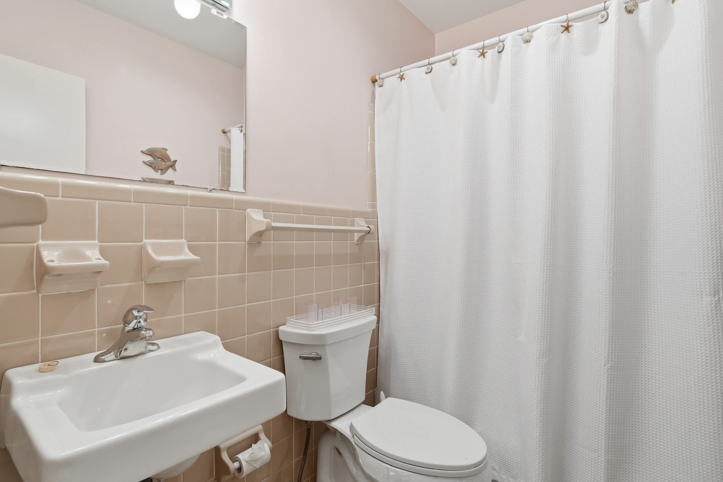 First Floor Condo Walk to Beach Dining | Photo 15