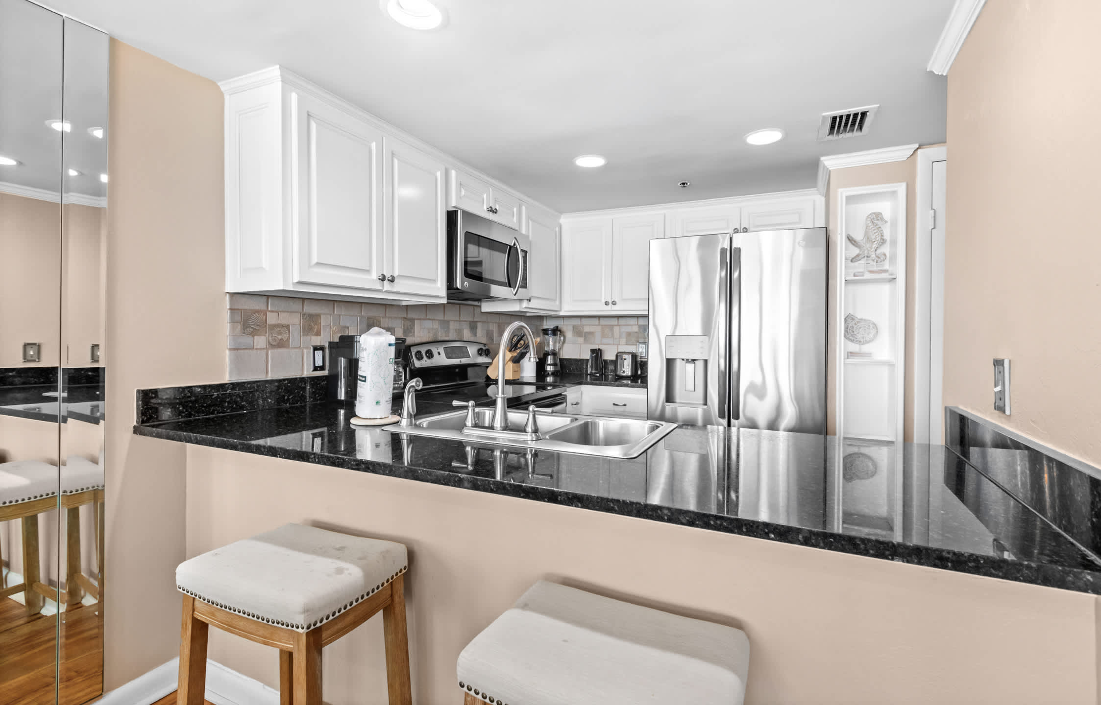One Seagrove Place 1406 | Photo 6